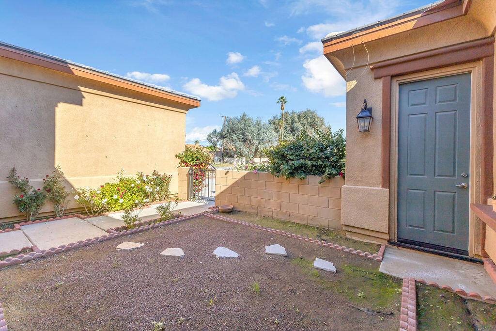 46109 Roadrunner Lane