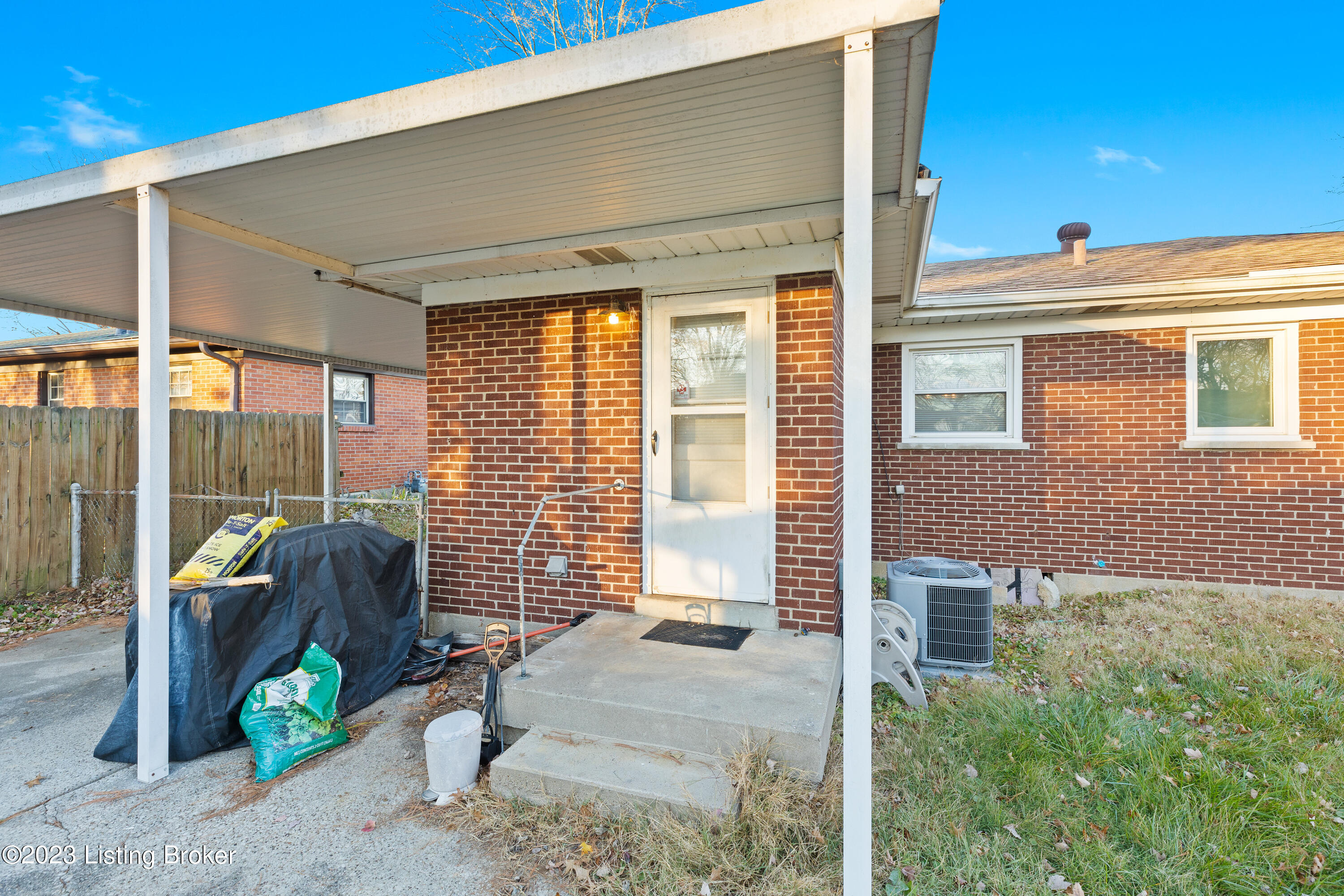 3218 Greendale Dr