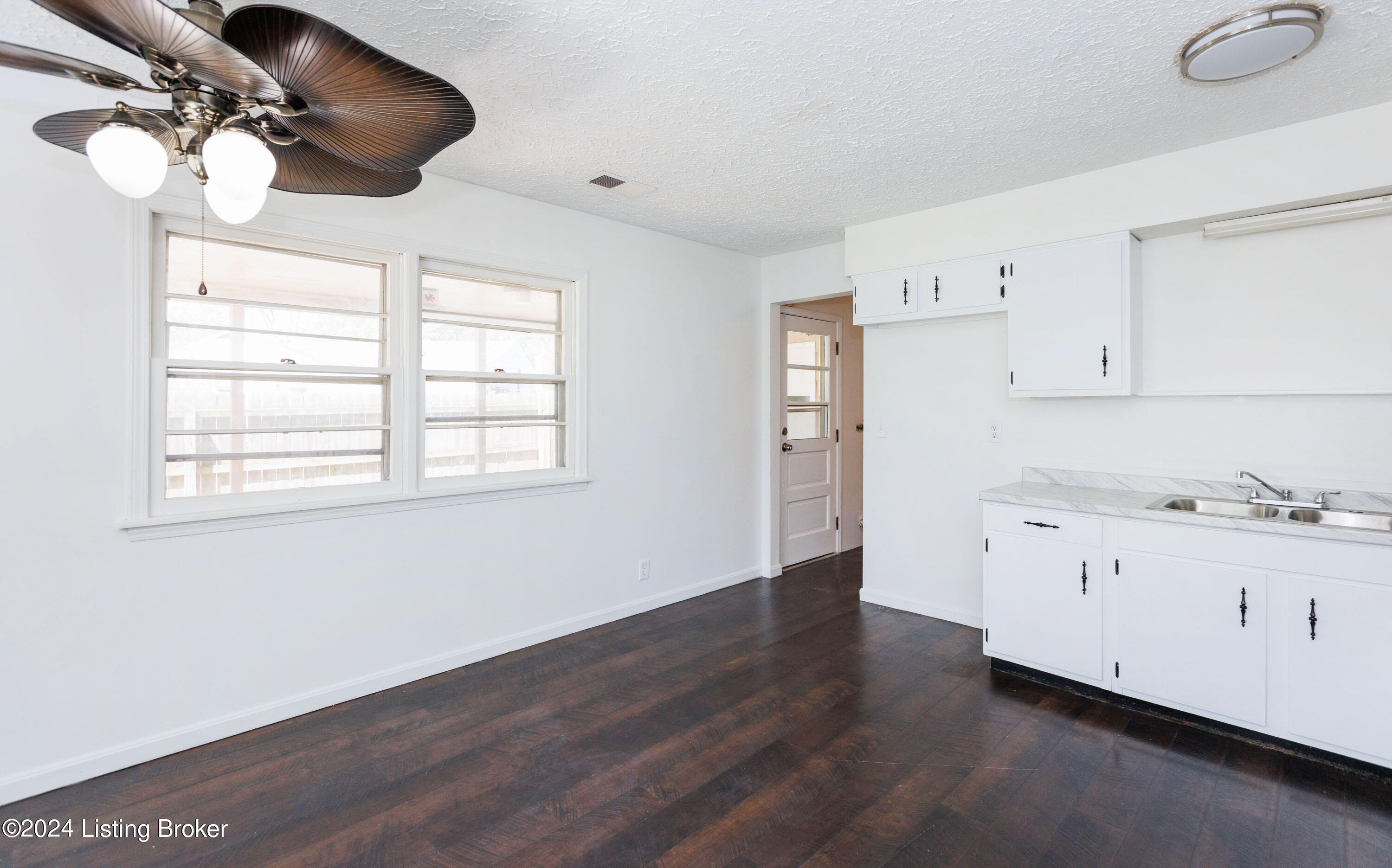 5005 Ventura Ln