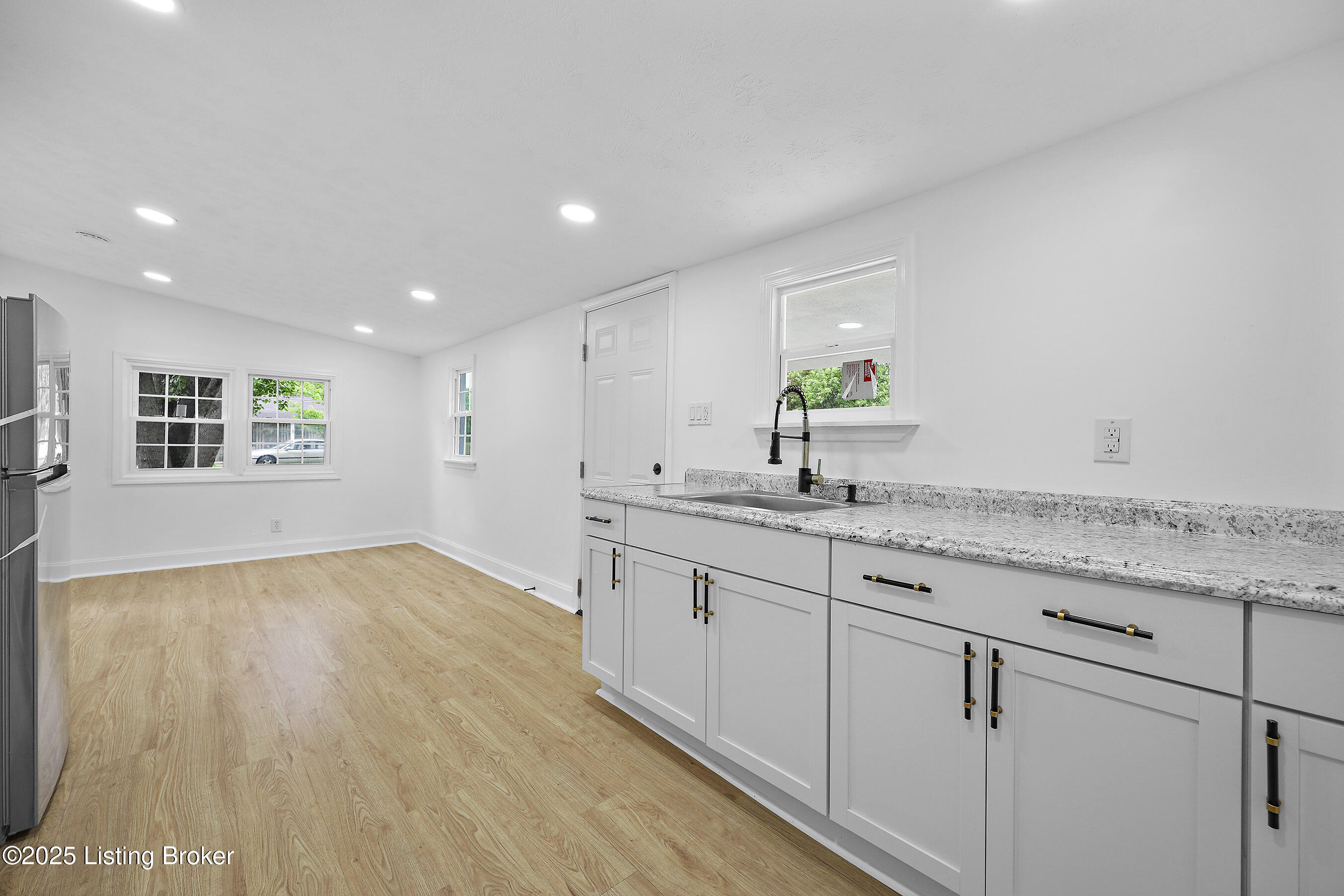 13403 N Blakely Ln