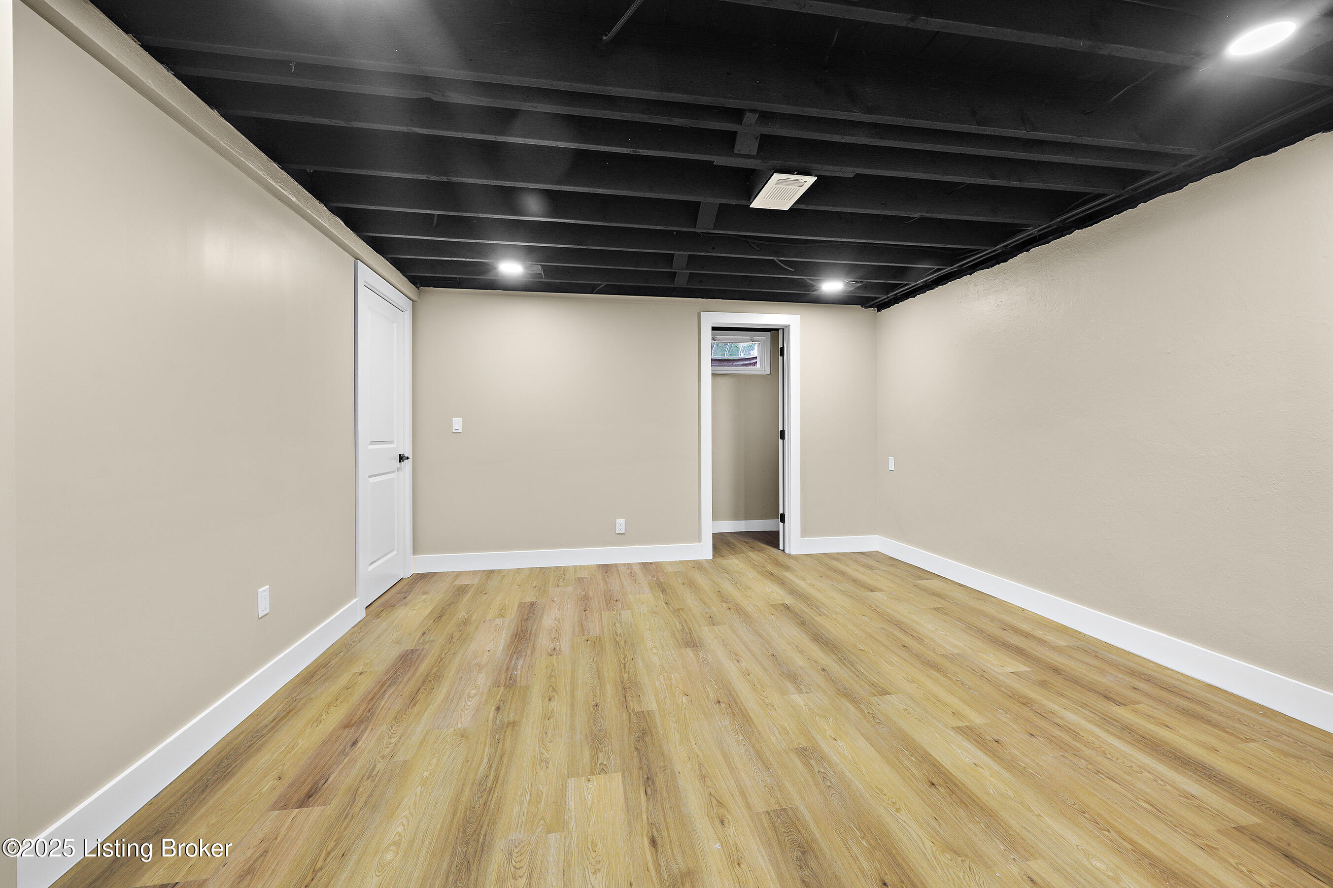 3303 Wellingmoor Ave