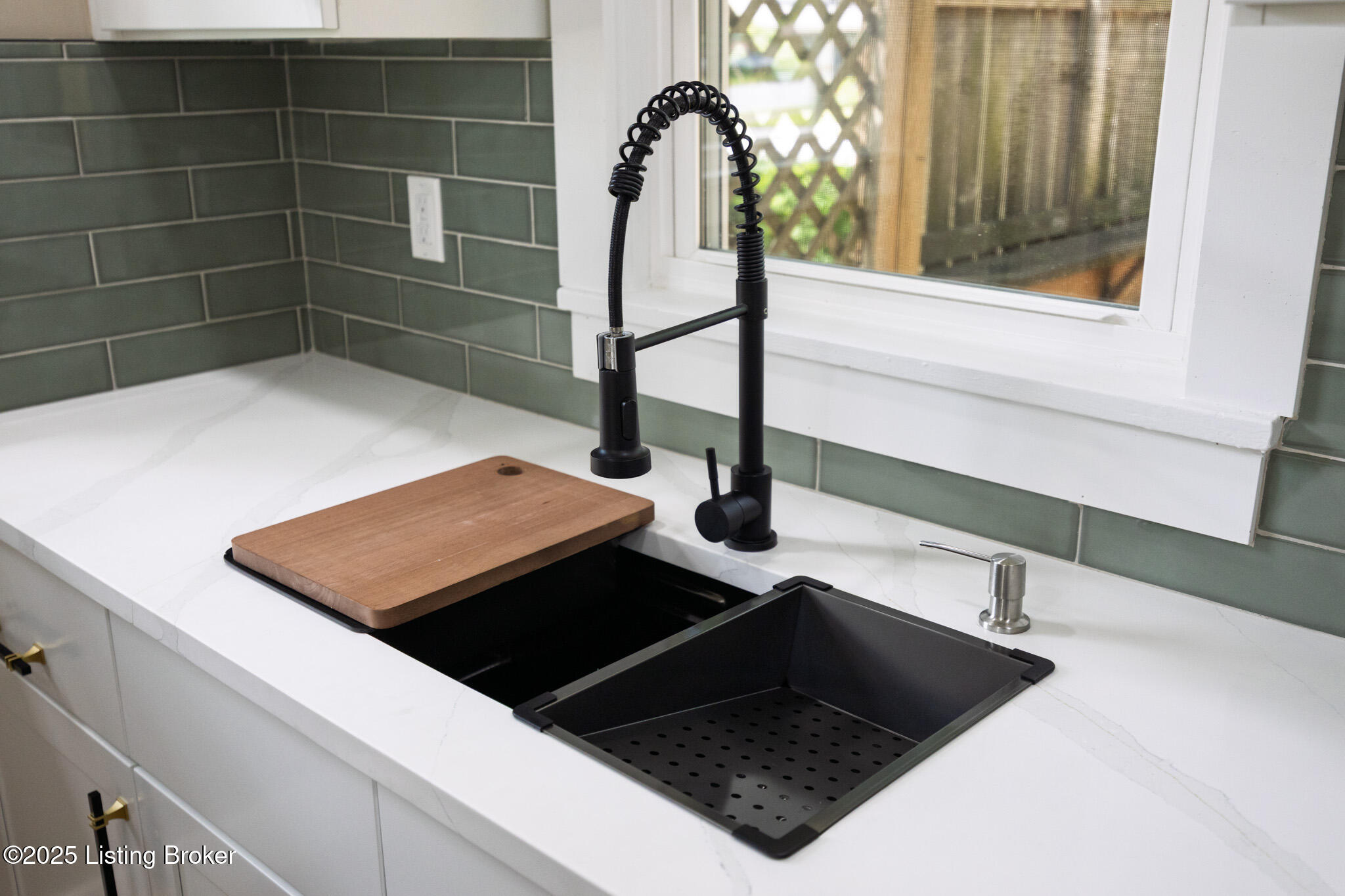 3303 Wellingmoor Ave