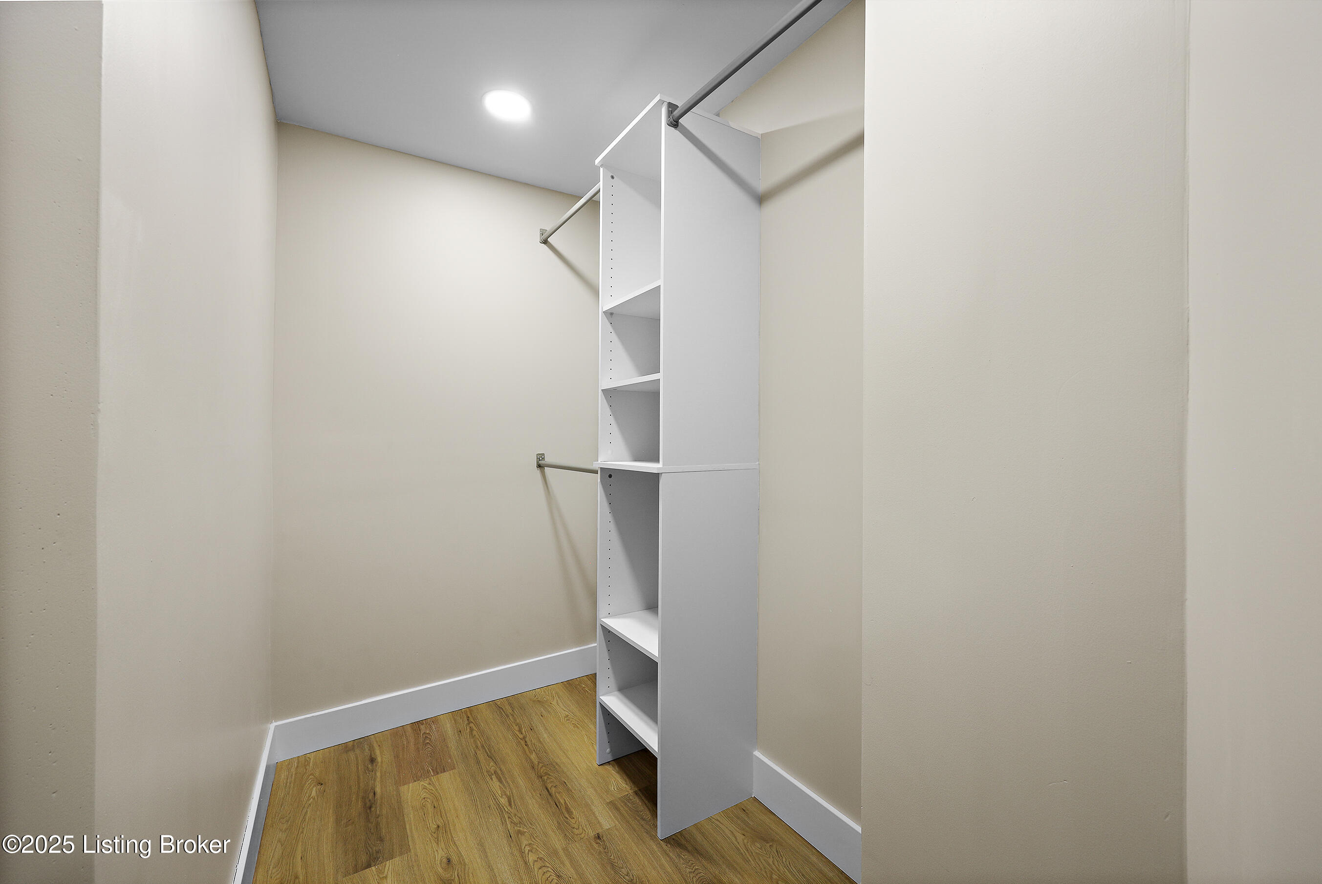 3303 Wellingmoor Ave