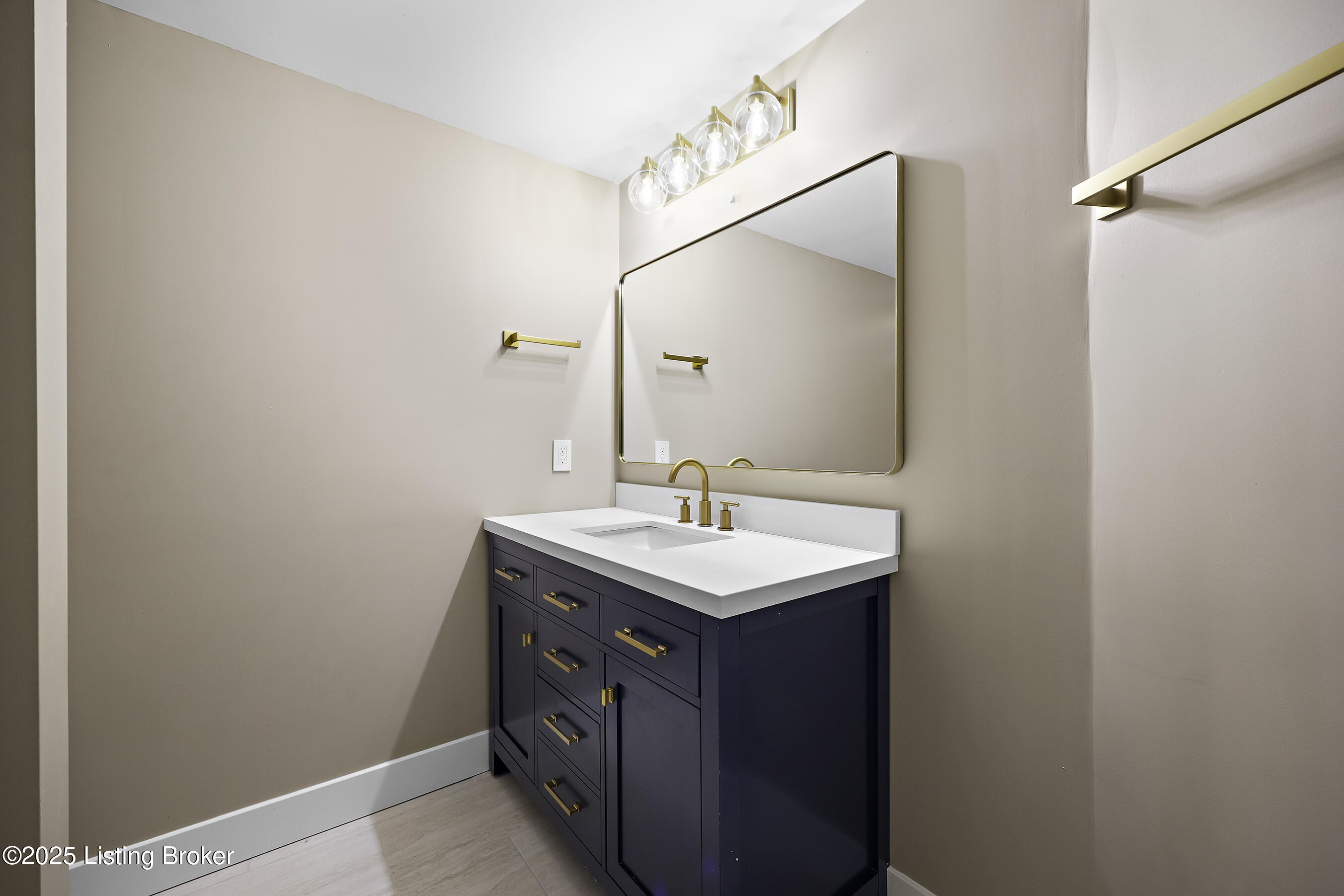 3303 Wellingmoor Ave