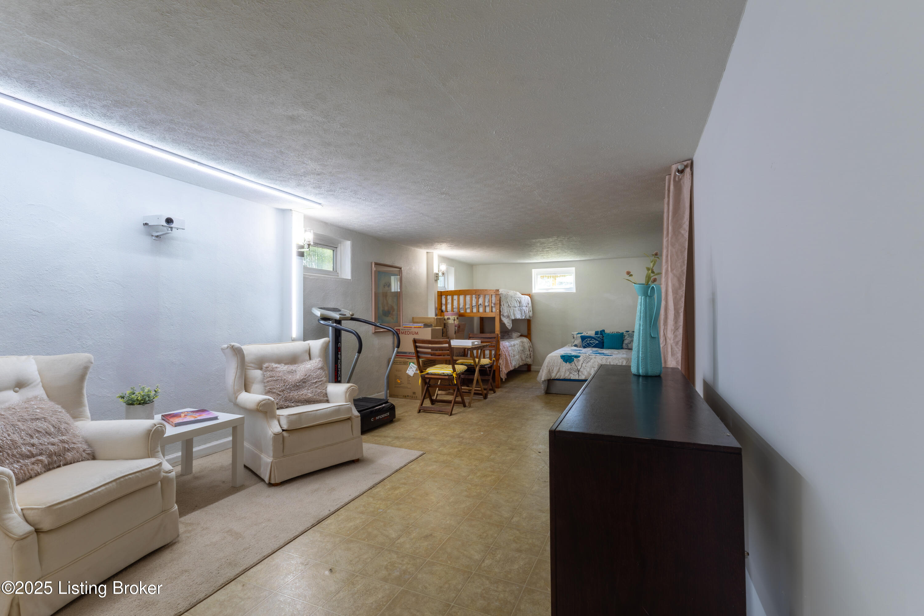 7915 Judge Blvd, Louisville