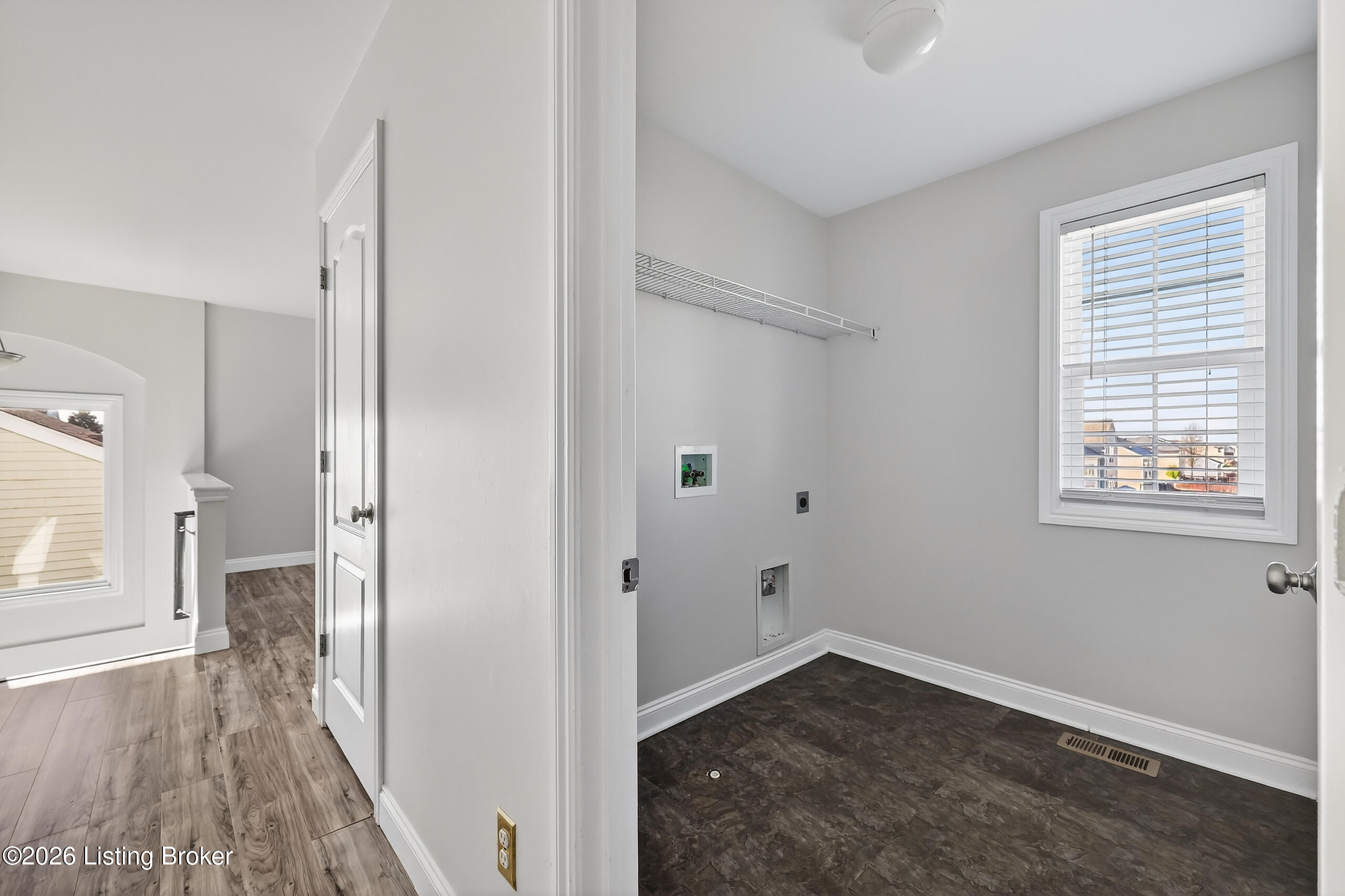 5609 Red Crested Way