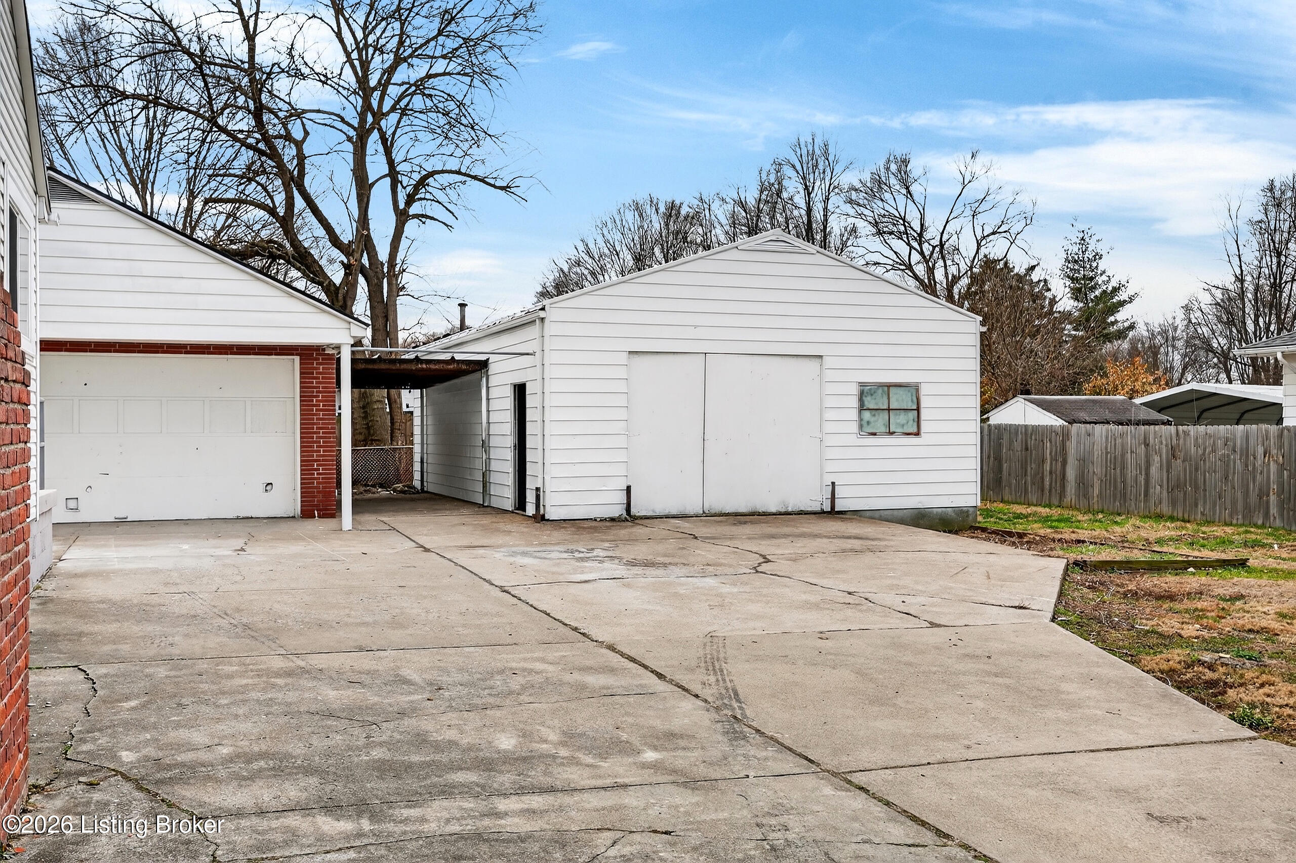 2414 Thomas Ave