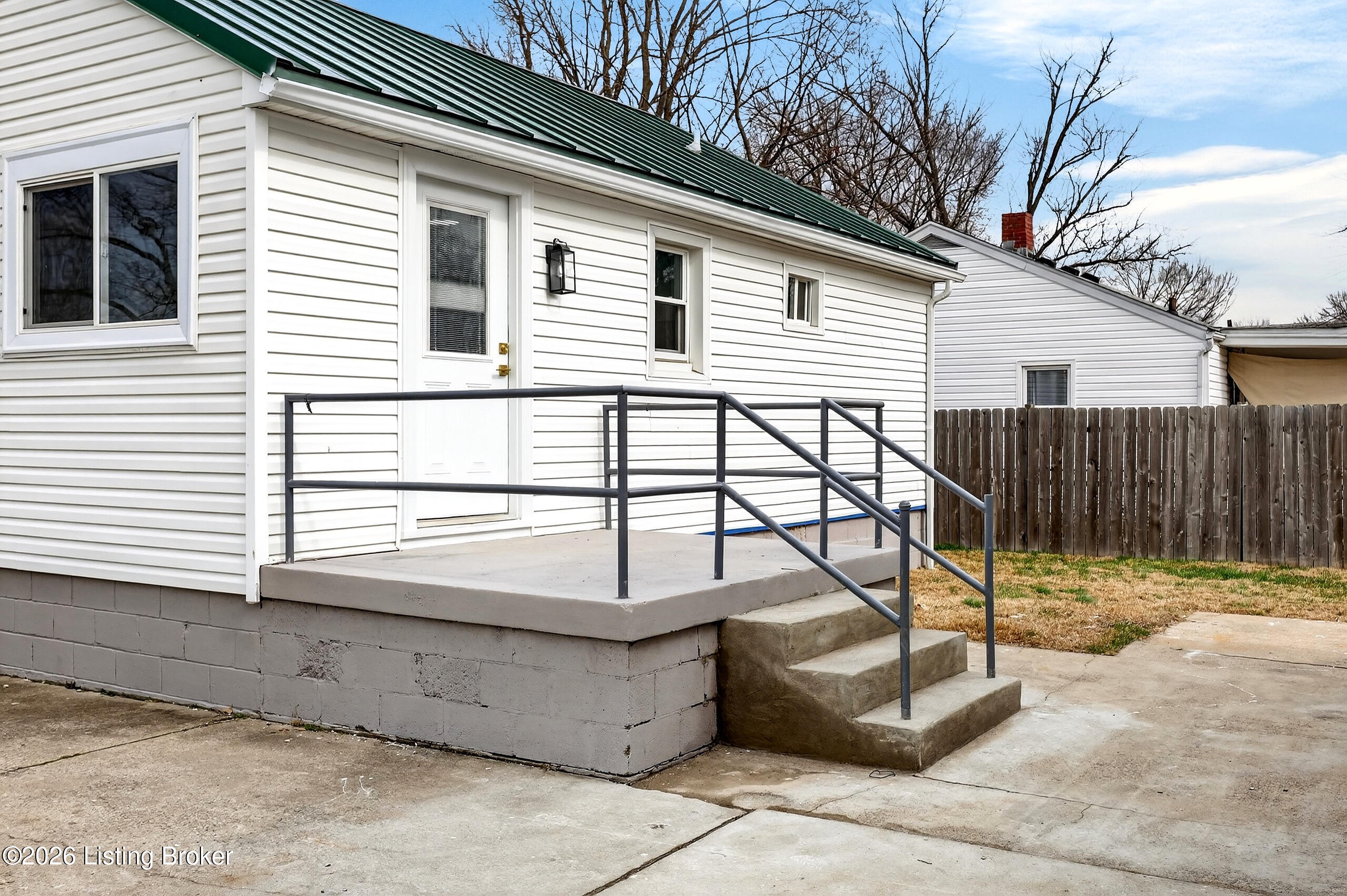 2414 Thomas Ave