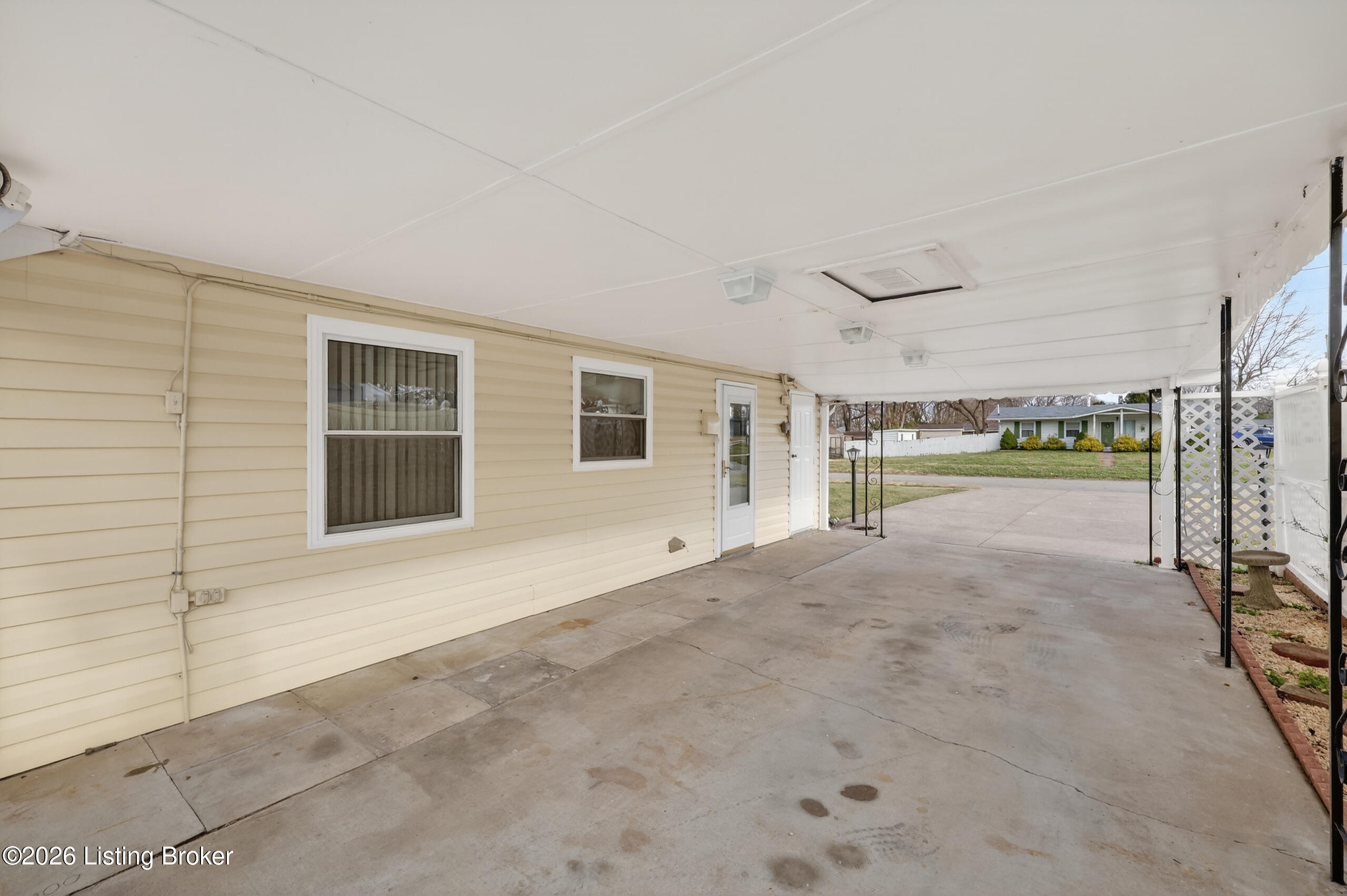 9901 Ponder Ln