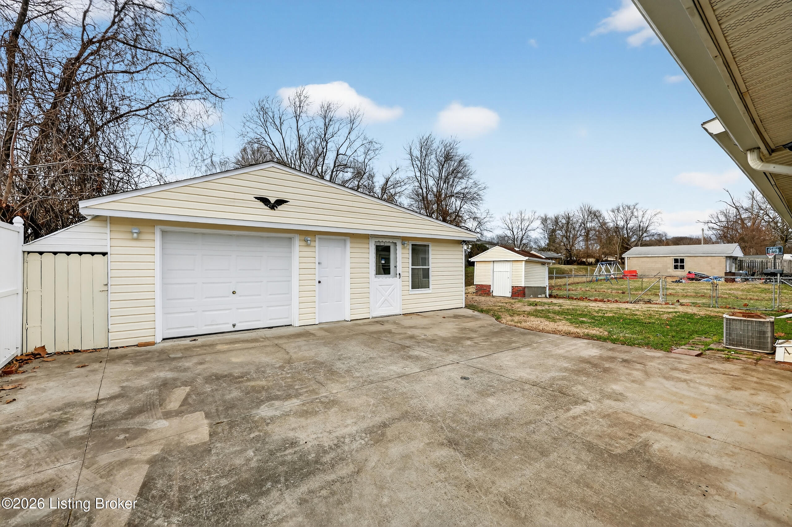 9901 Ponder Ln