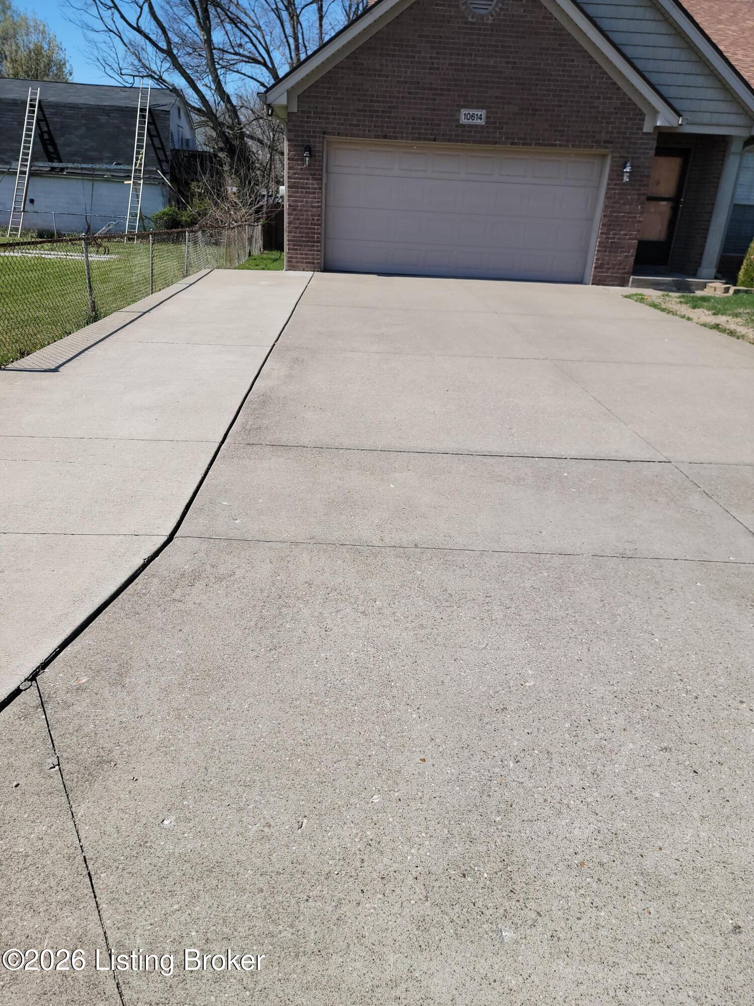 10614 Waycross Ave
