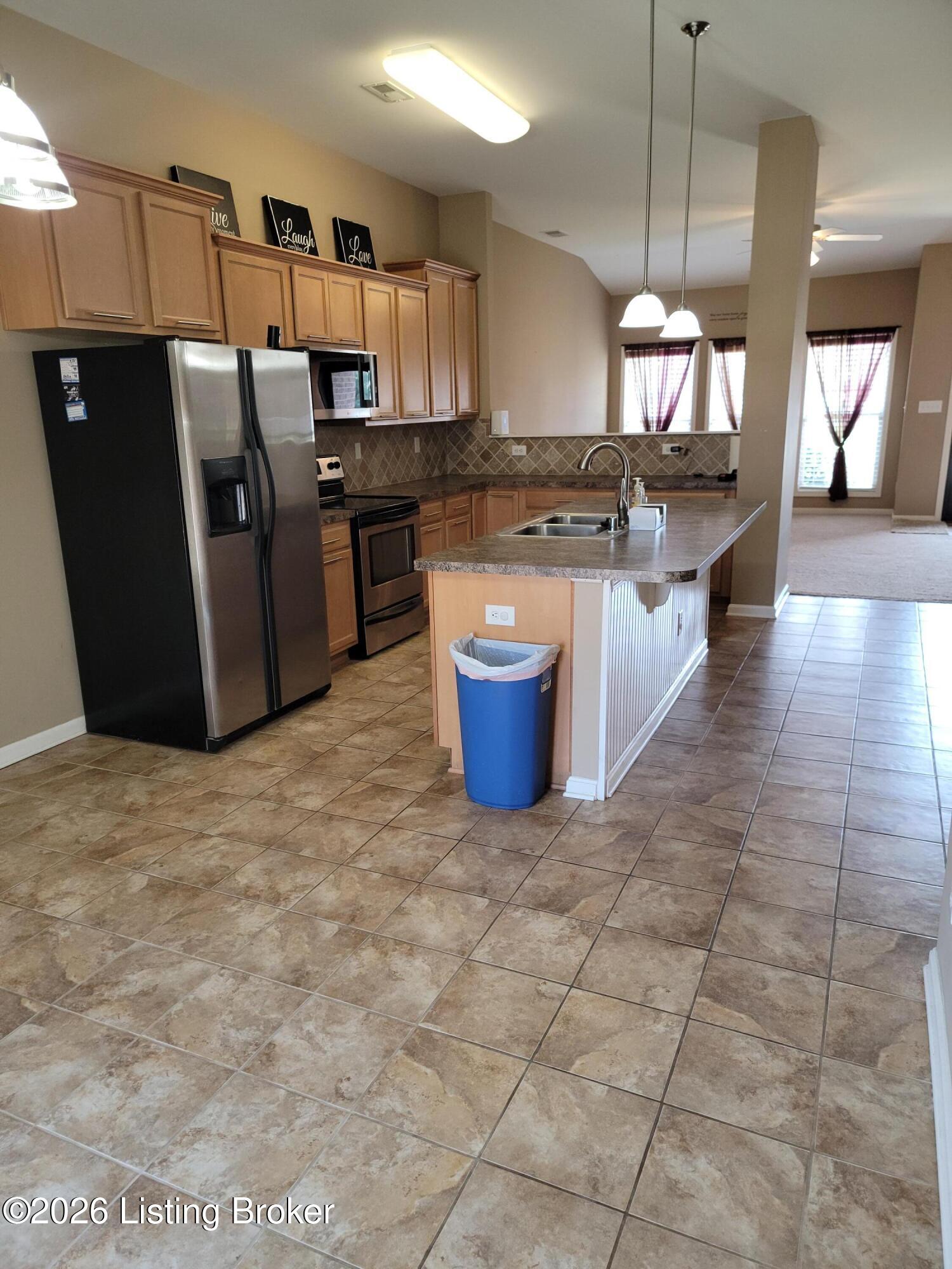 10614 Waycross Ave