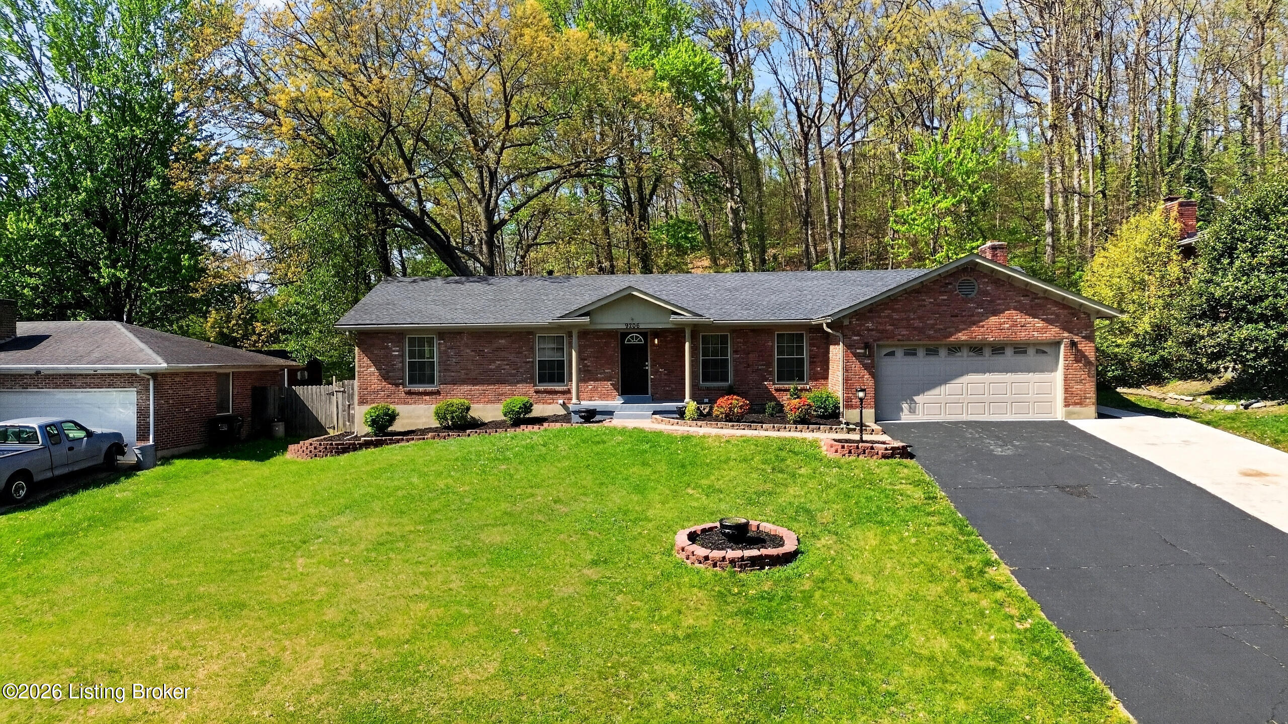 9206 Lakeridge Dr