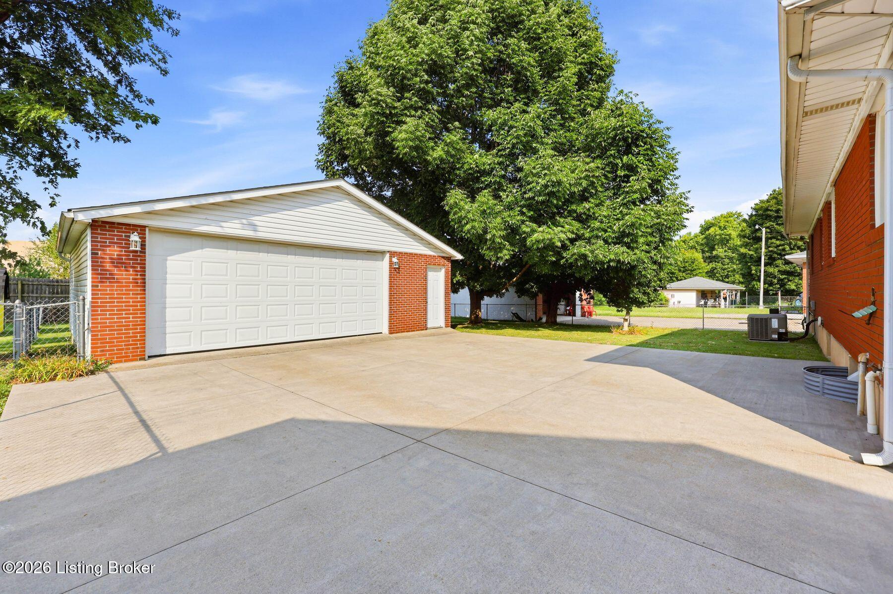 5204 Monaco Dr