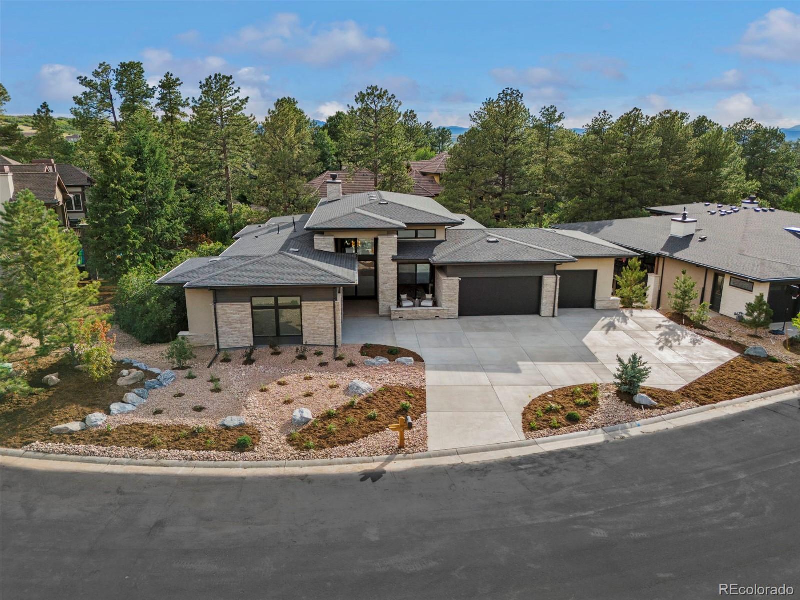 2596 Saddleback Drive