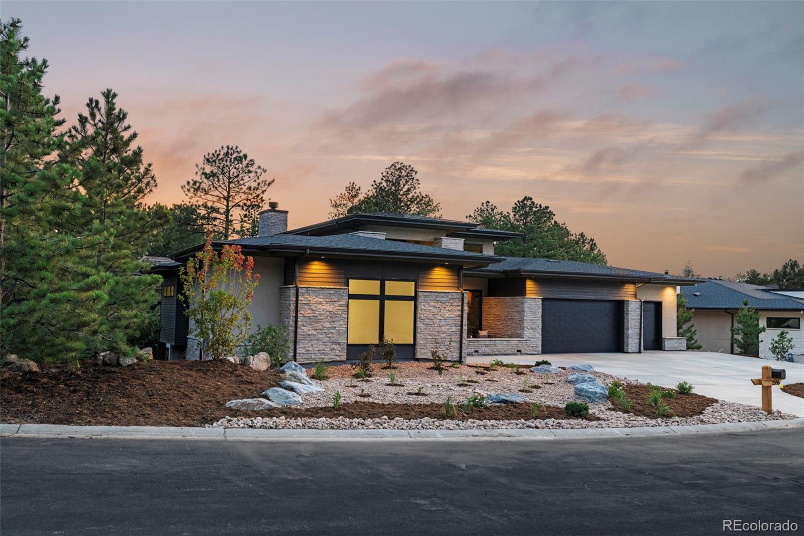 2596 Saddleback Drive