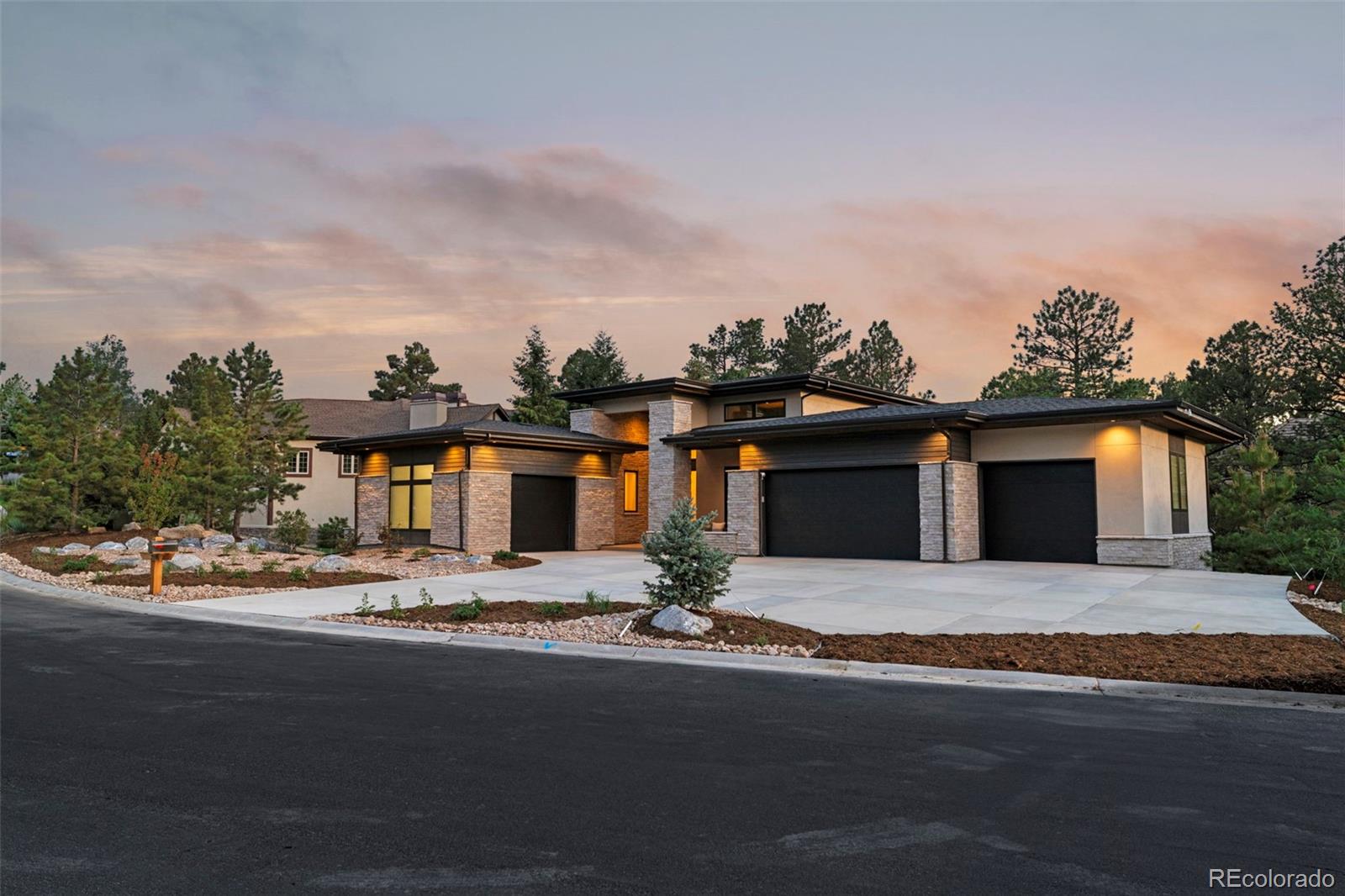 2596 Saddleback Drive