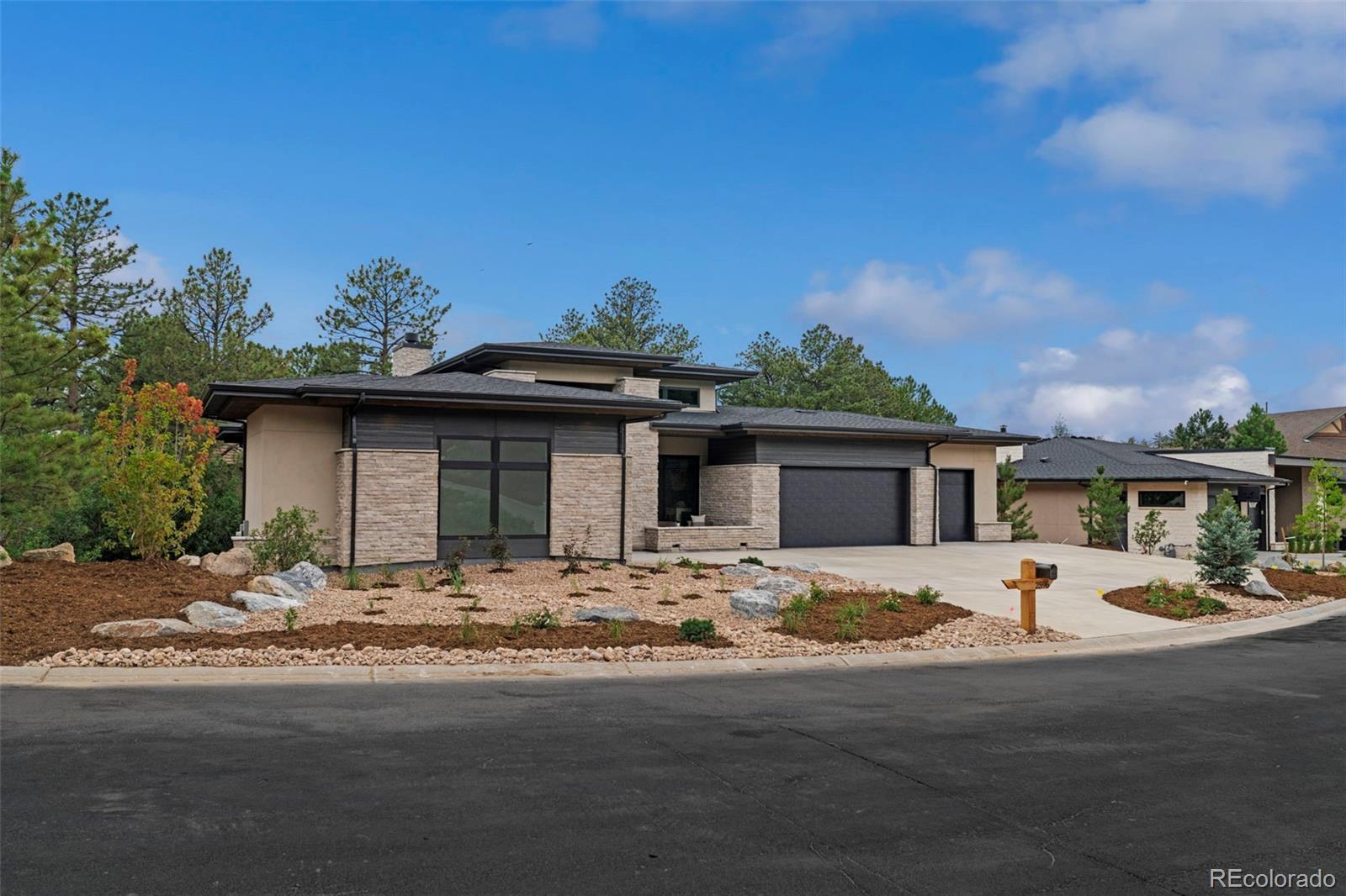 2596 Saddleback Drive