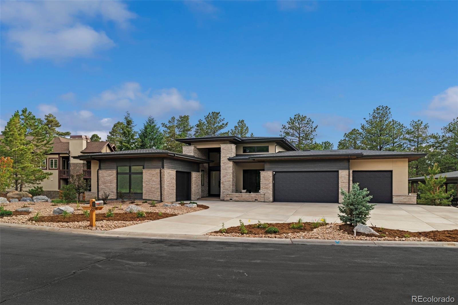 2596 Saddleback Drive