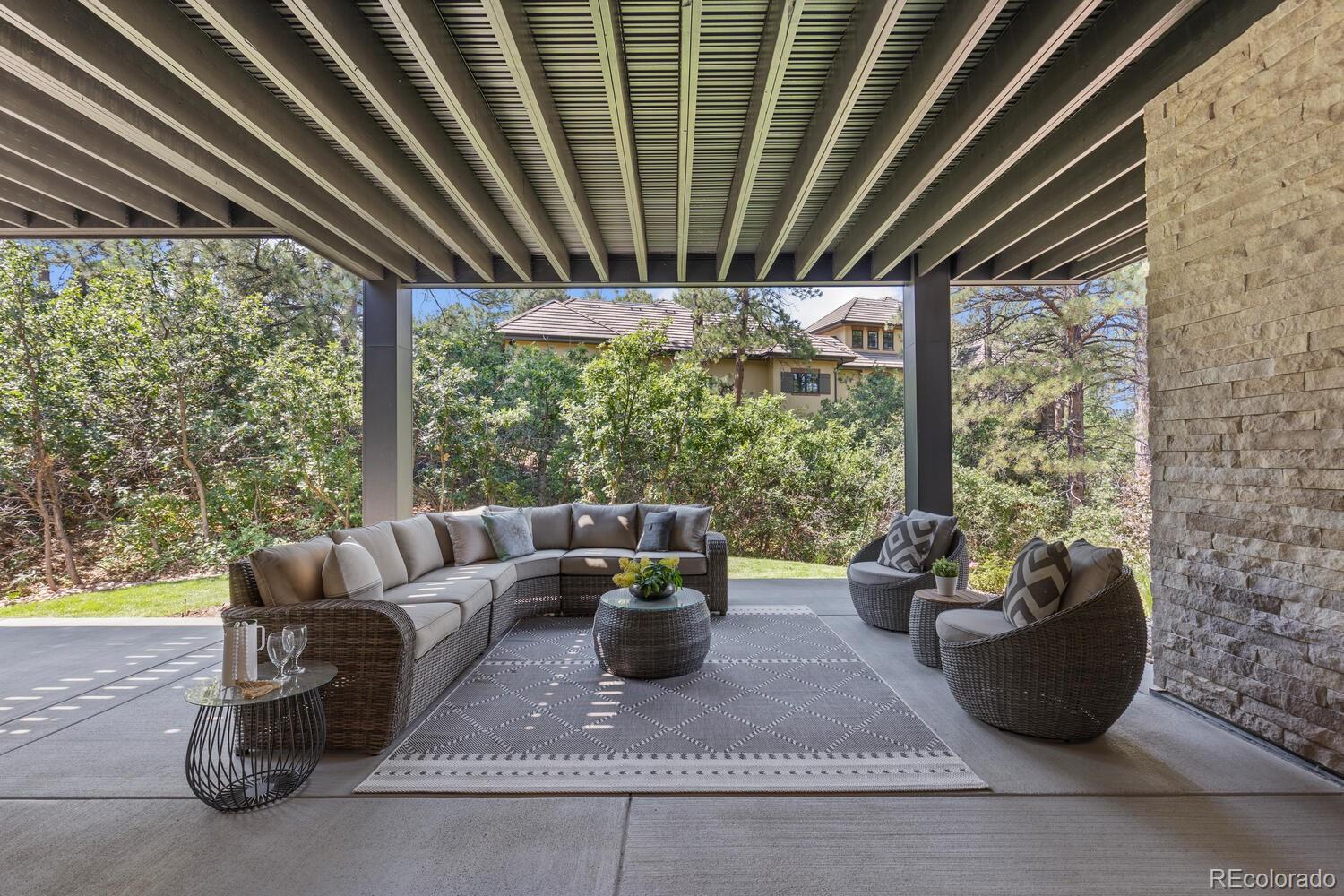 2596 Saddleback Drive