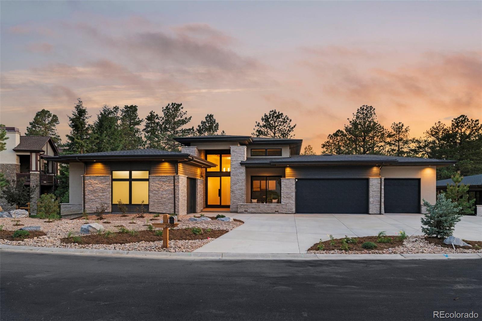 2596 Saddleback Drive