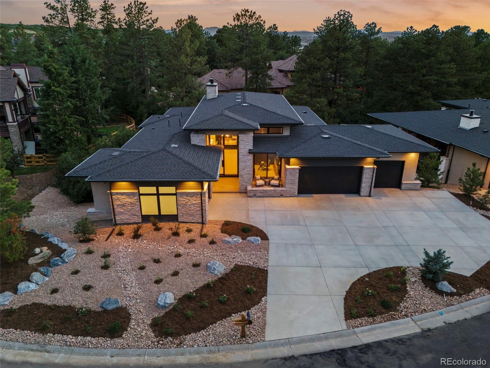 2596 Saddleback Drive