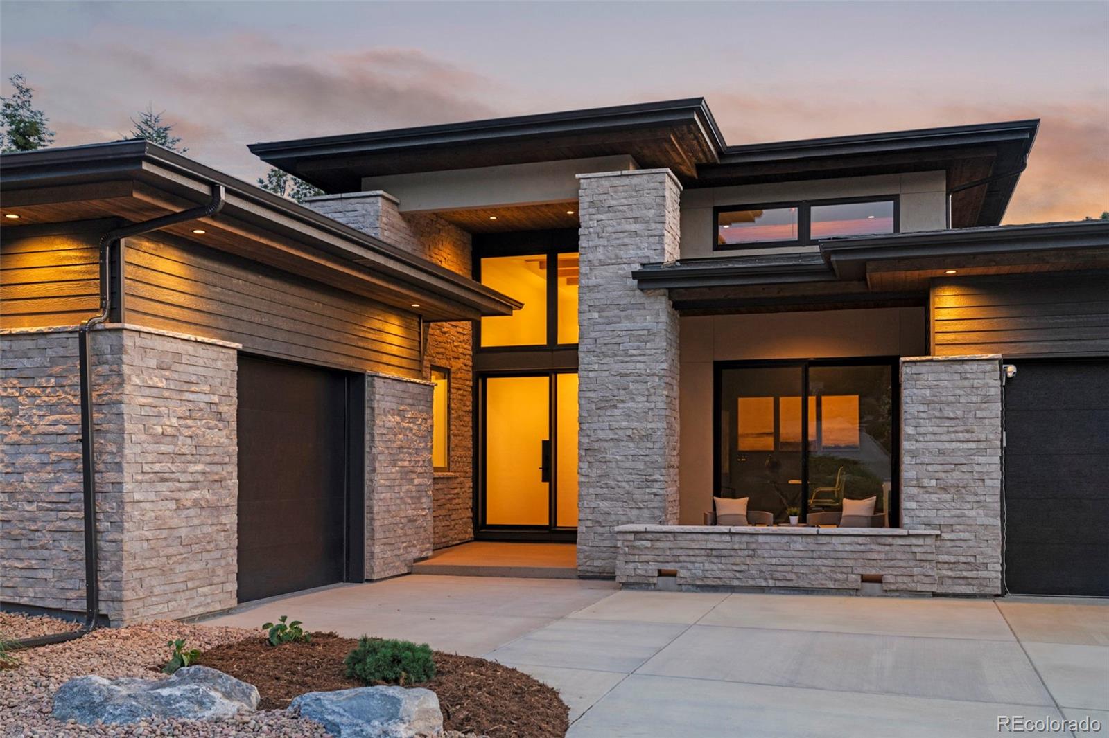 2596 Saddleback Drive