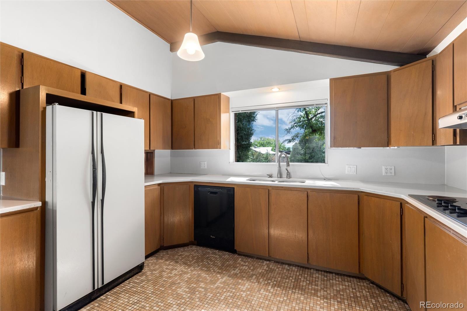 500 Rangeview Drive
