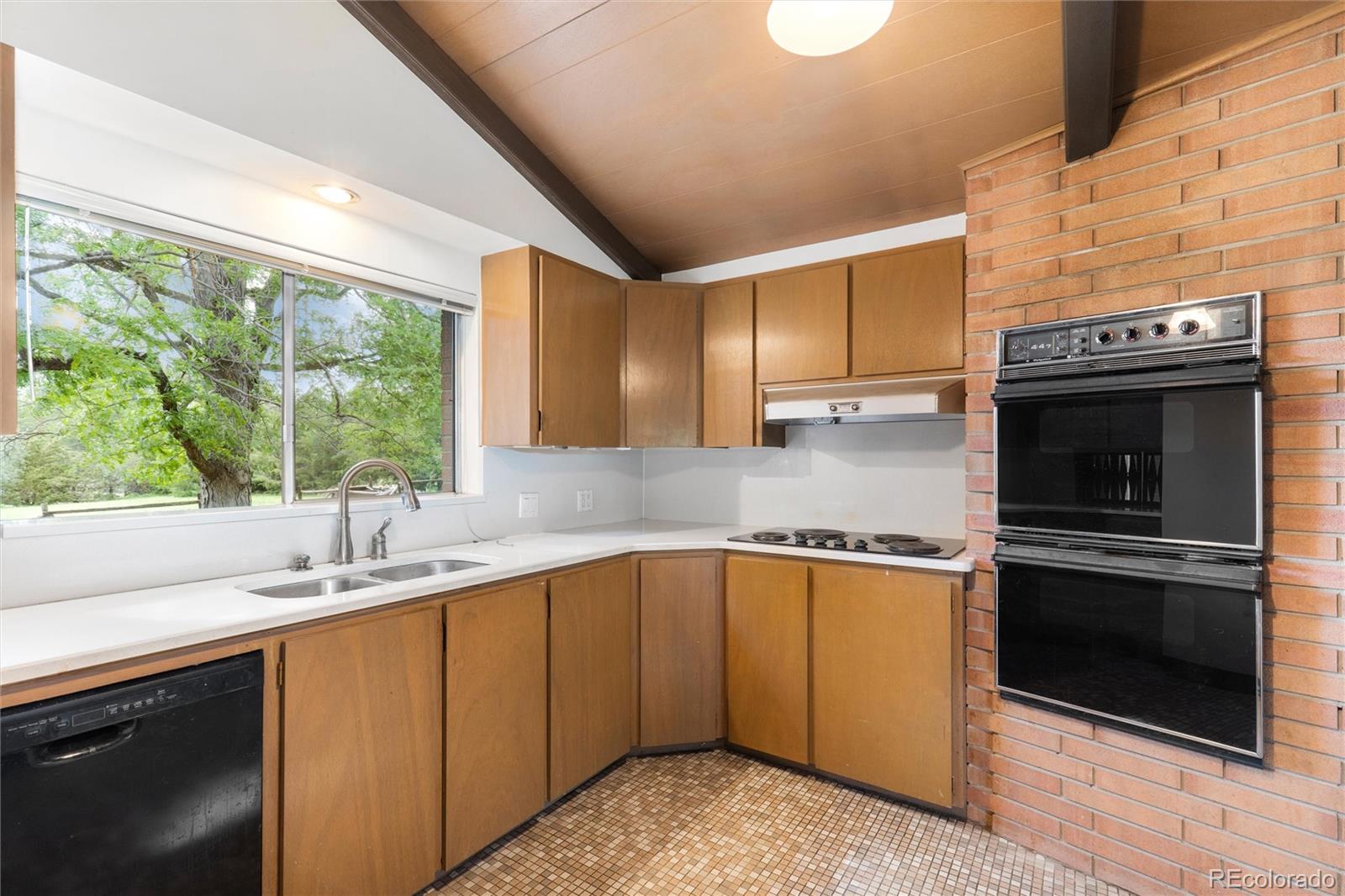 500 Rangeview Drive
