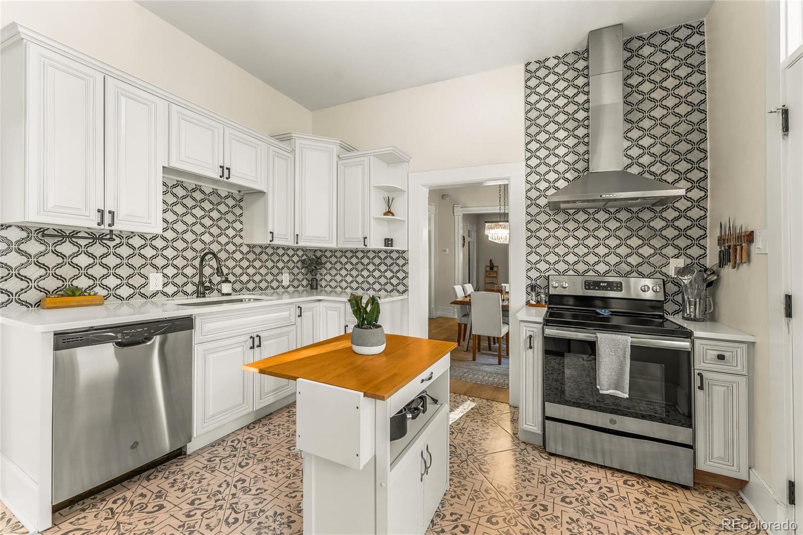 2435 N Gilpin Street