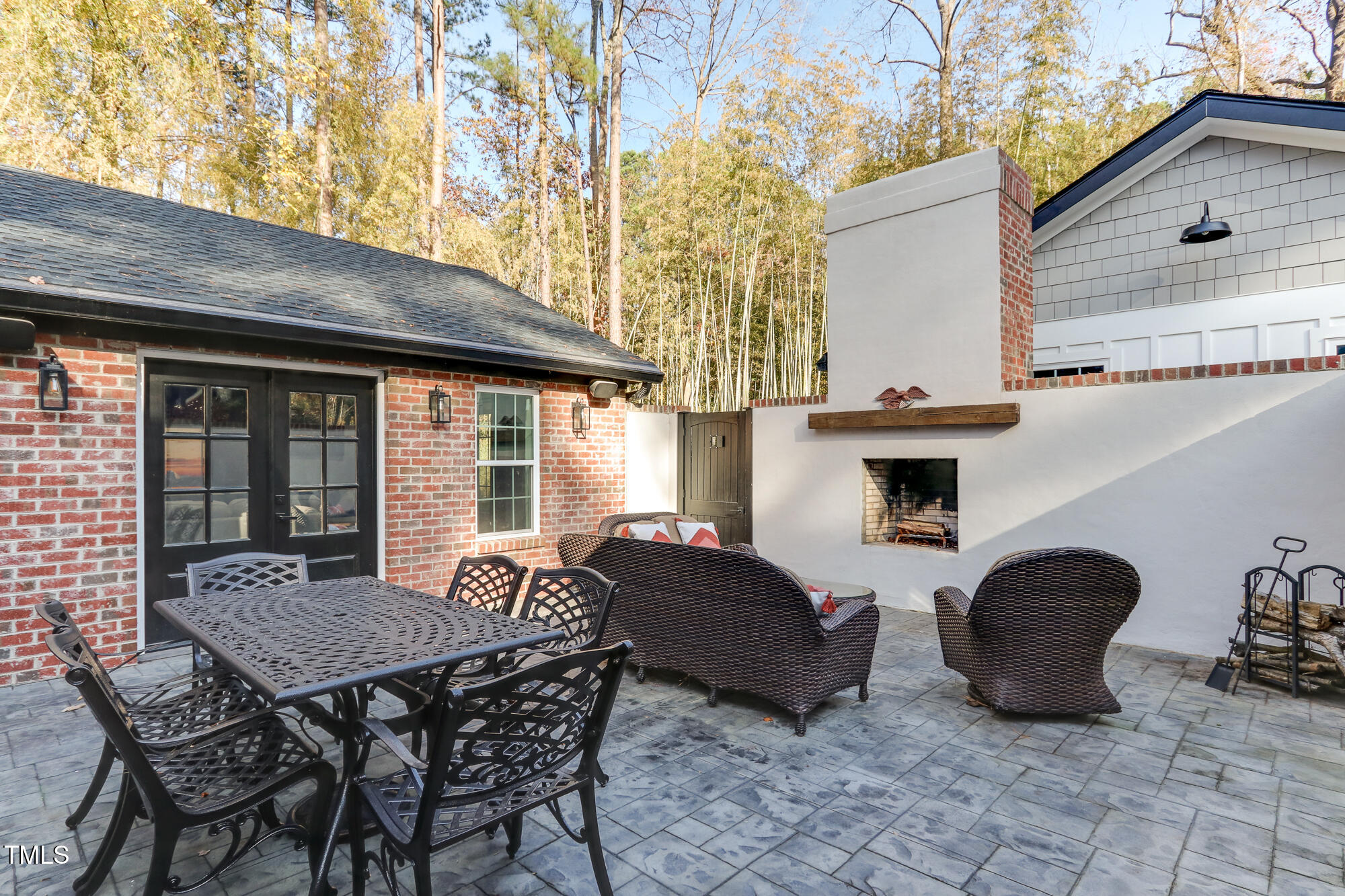 1005 Willow Run South Drive