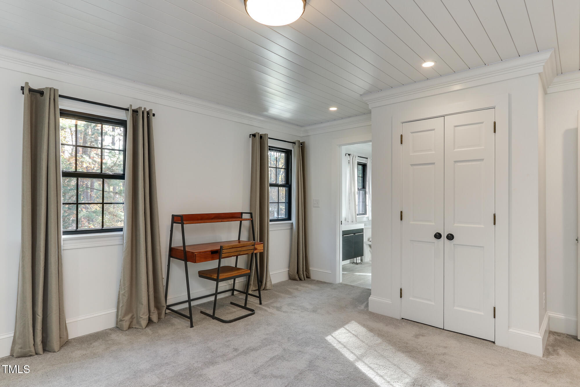 1005 Willow Run South Drive