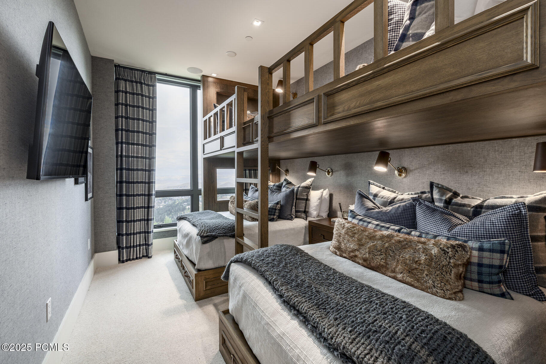 7677 Village Way 503