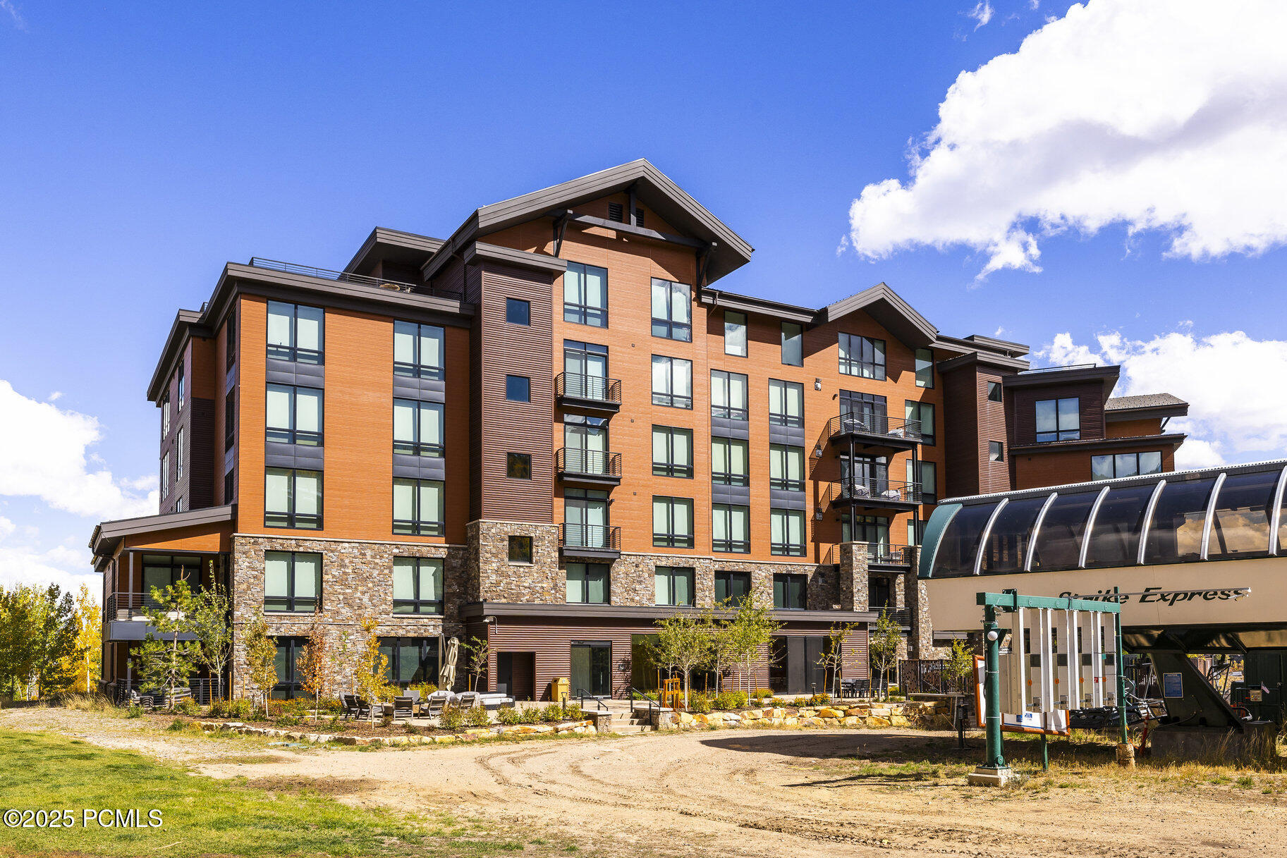 7677 Village Way 503