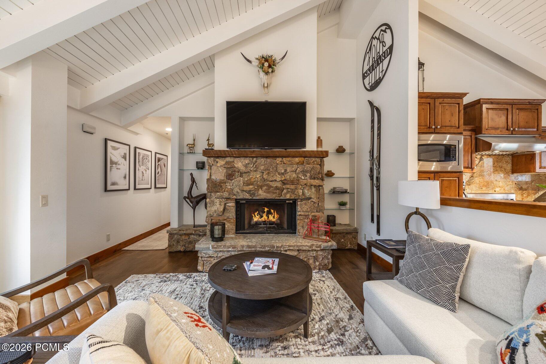 2358 Good Trump Court