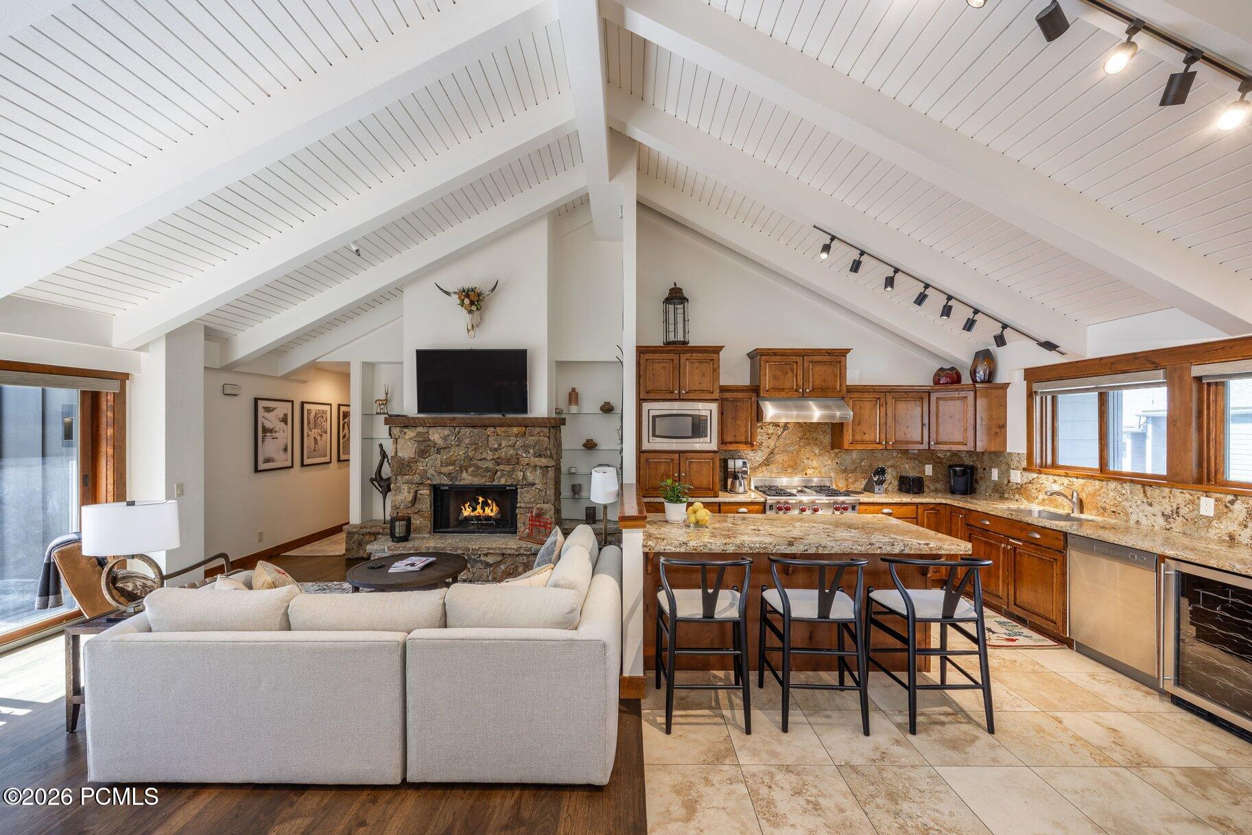 2358 Good Trump Court