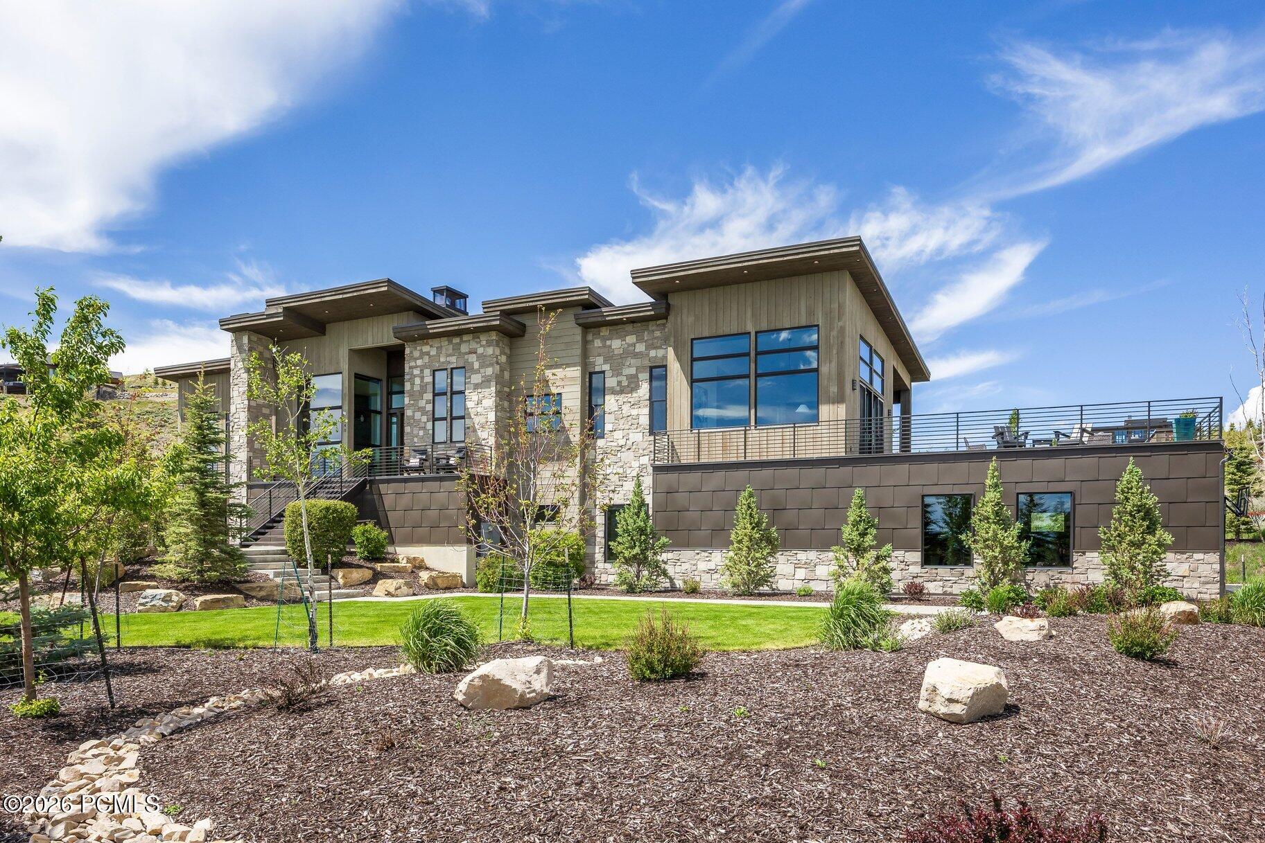 140 W Vista Ridge Road