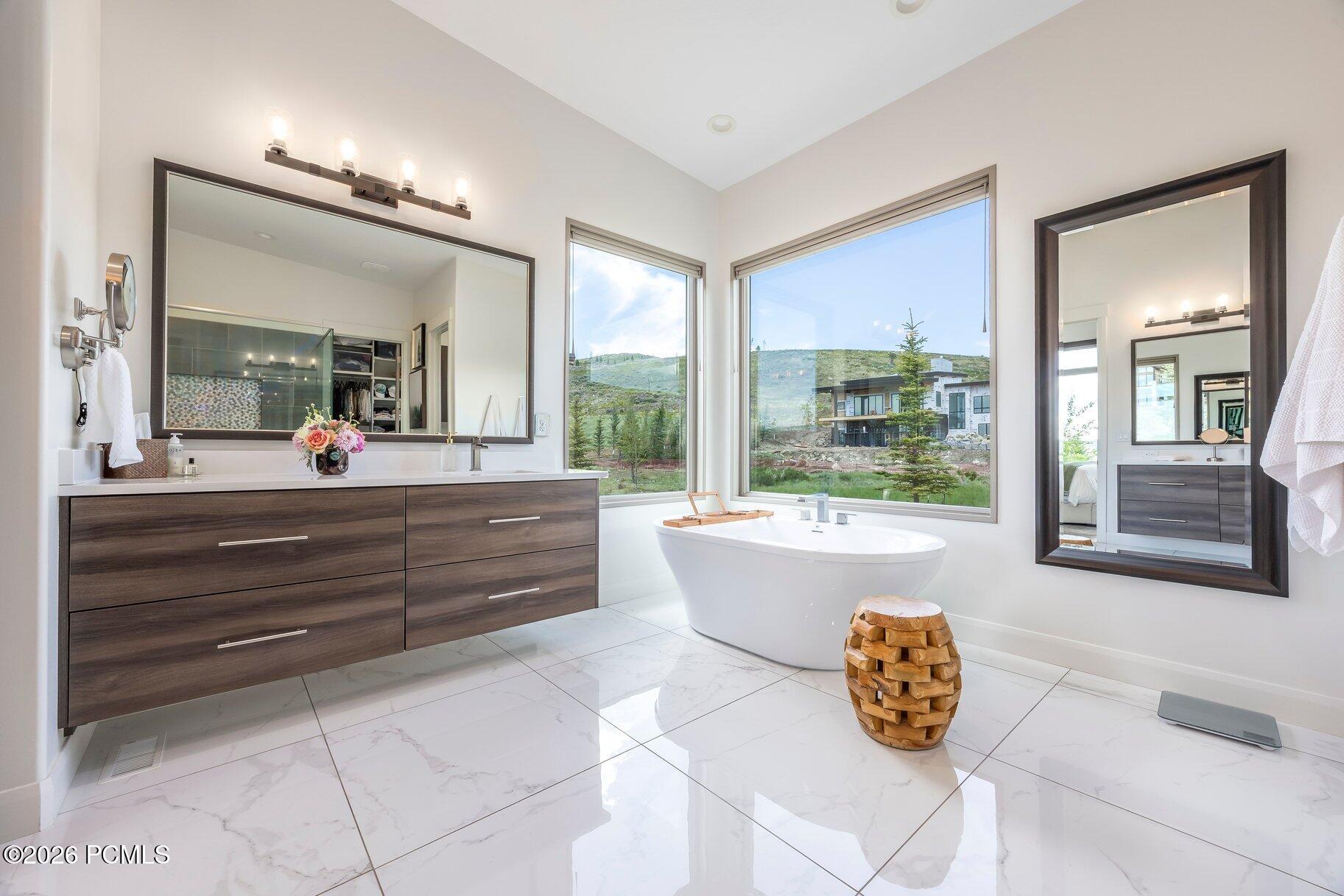 140 W Vista Ridge Road