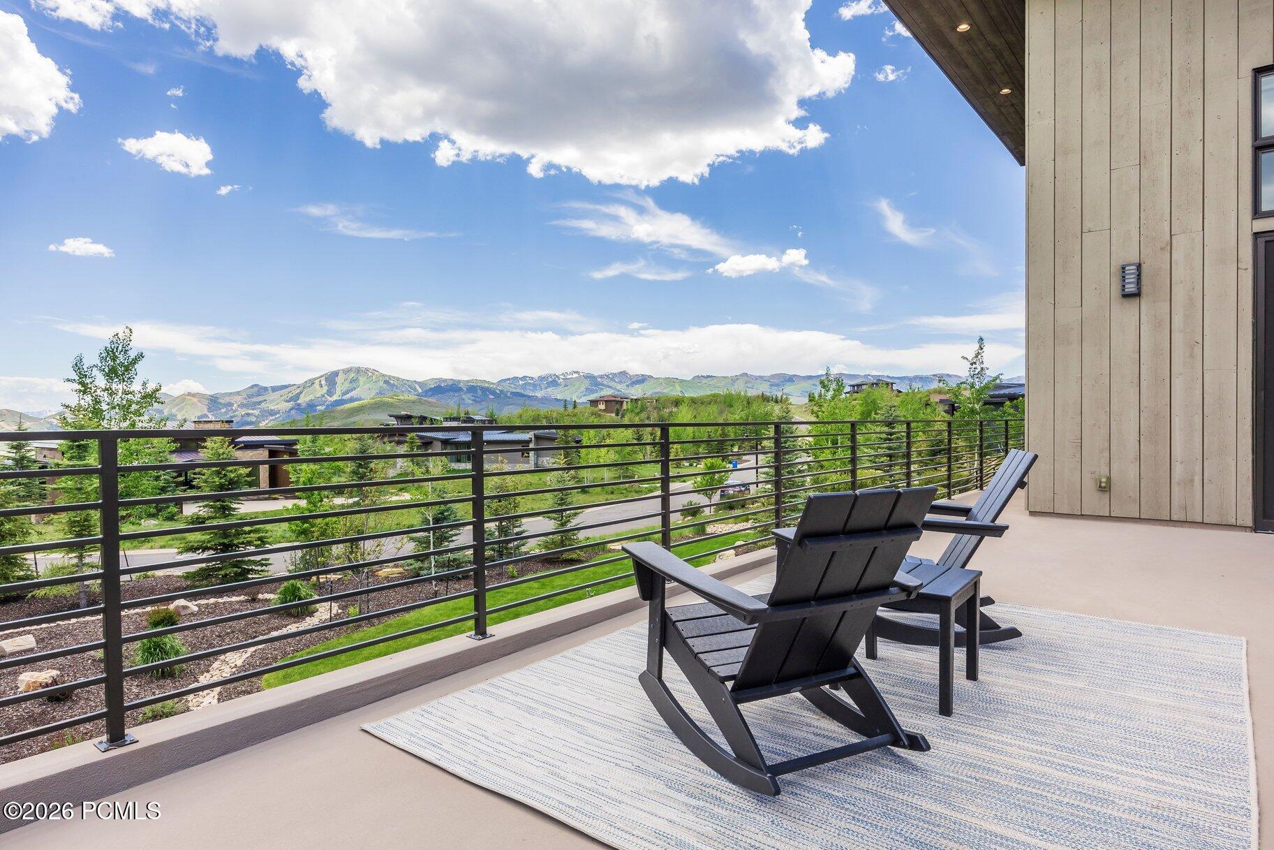 140 W Vista Ridge Road