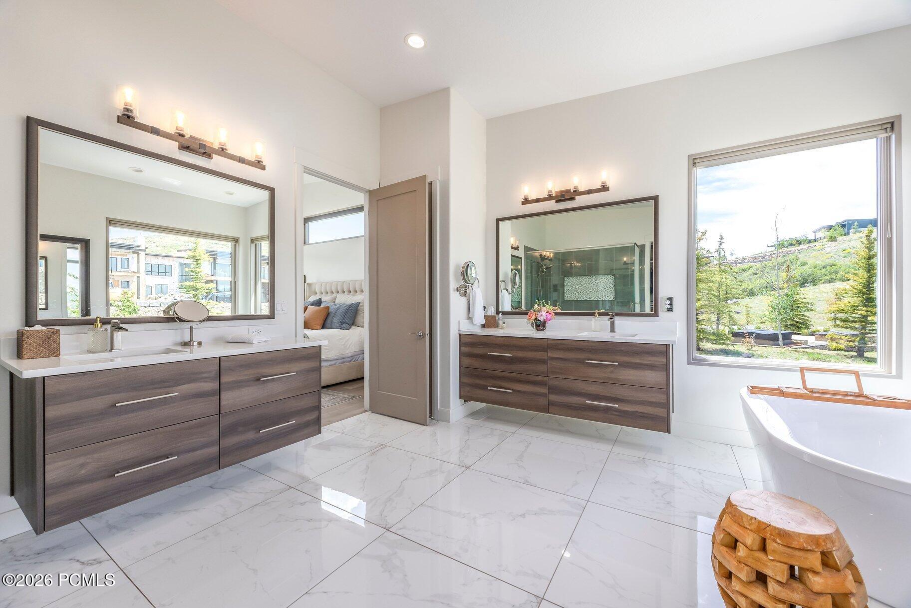 140 W Vista Ridge Road