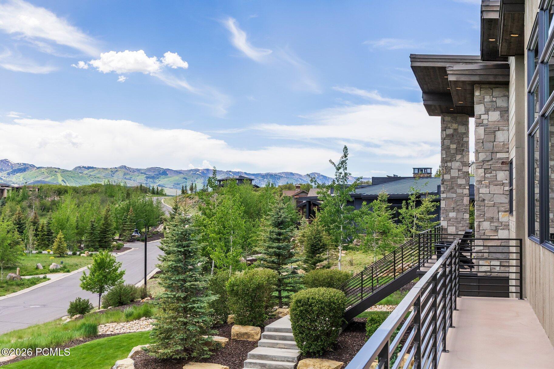 140 W Vista Ridge Road