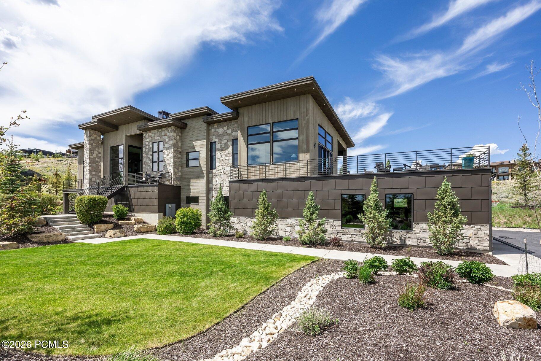 140 W Vista Ridge Road