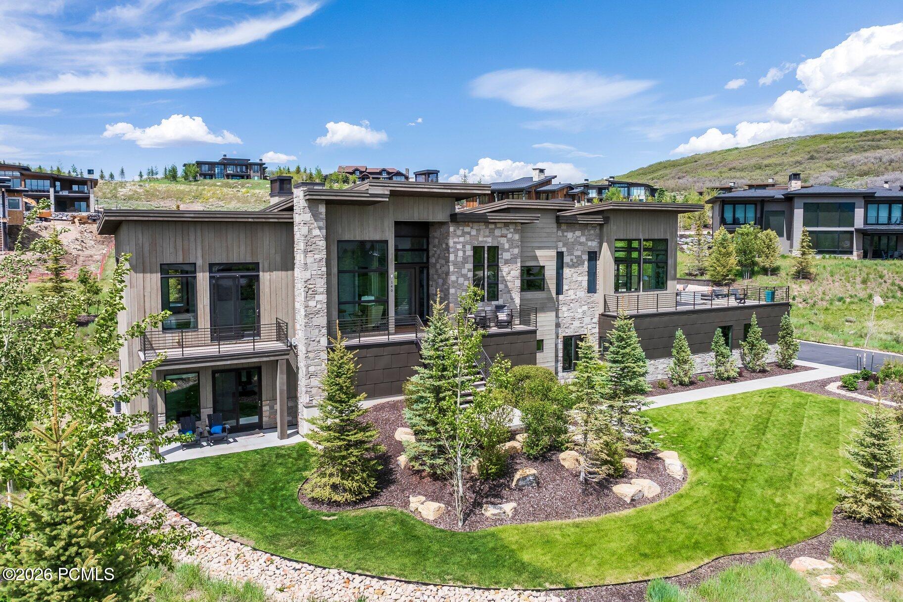 140 W Vista Ridge Road