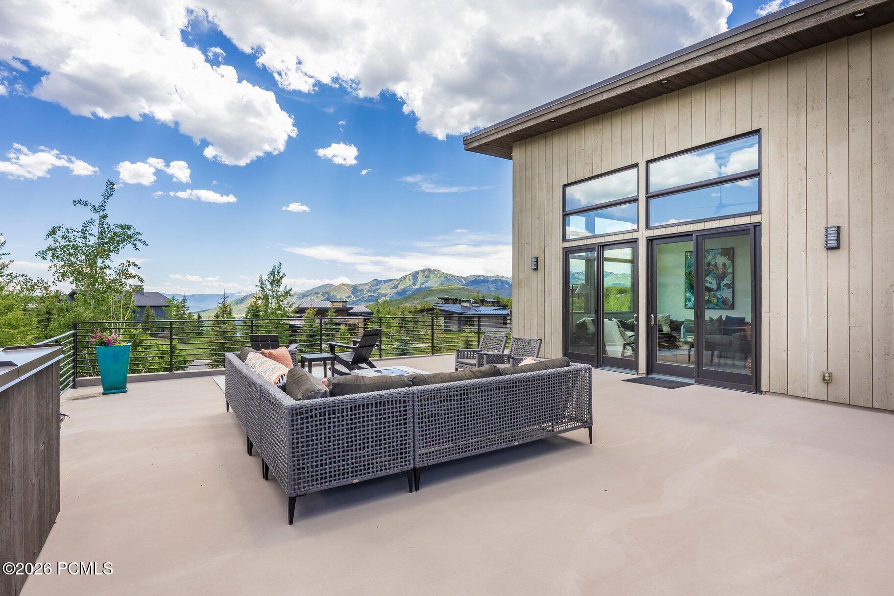140 W Vista Ridge Road