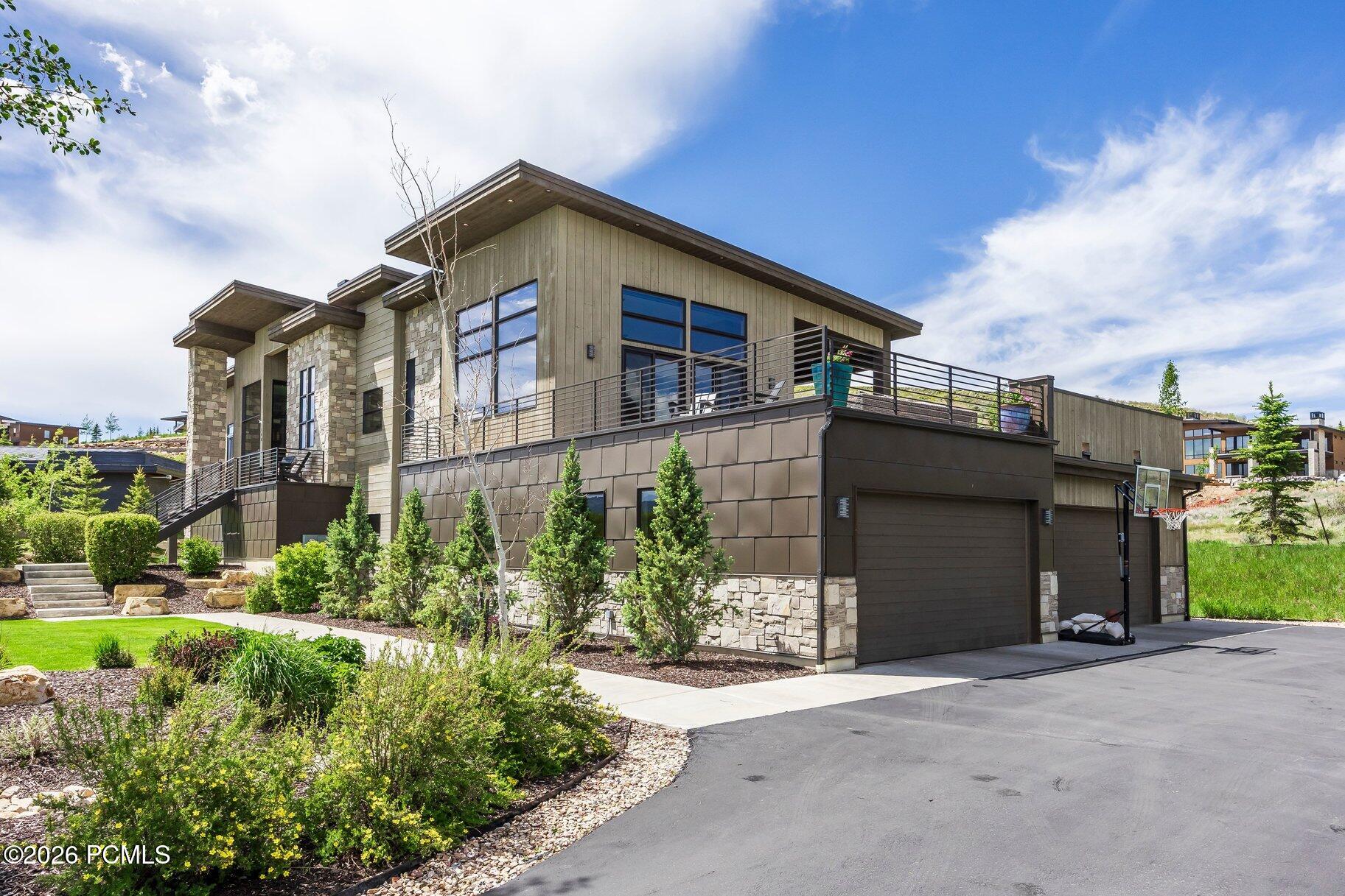 140 W Vista Ridge Road