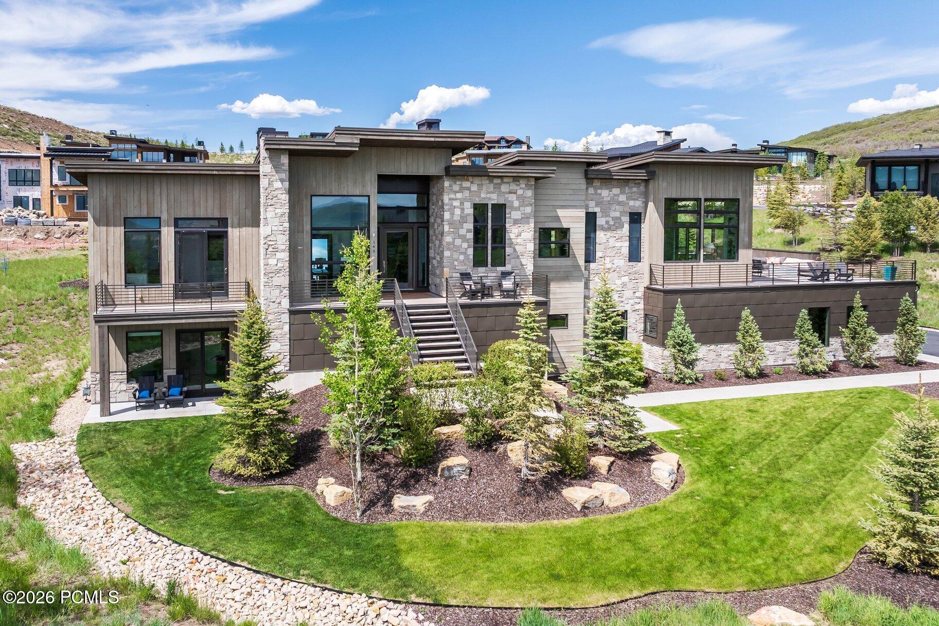 140 W Vista Ridge Road