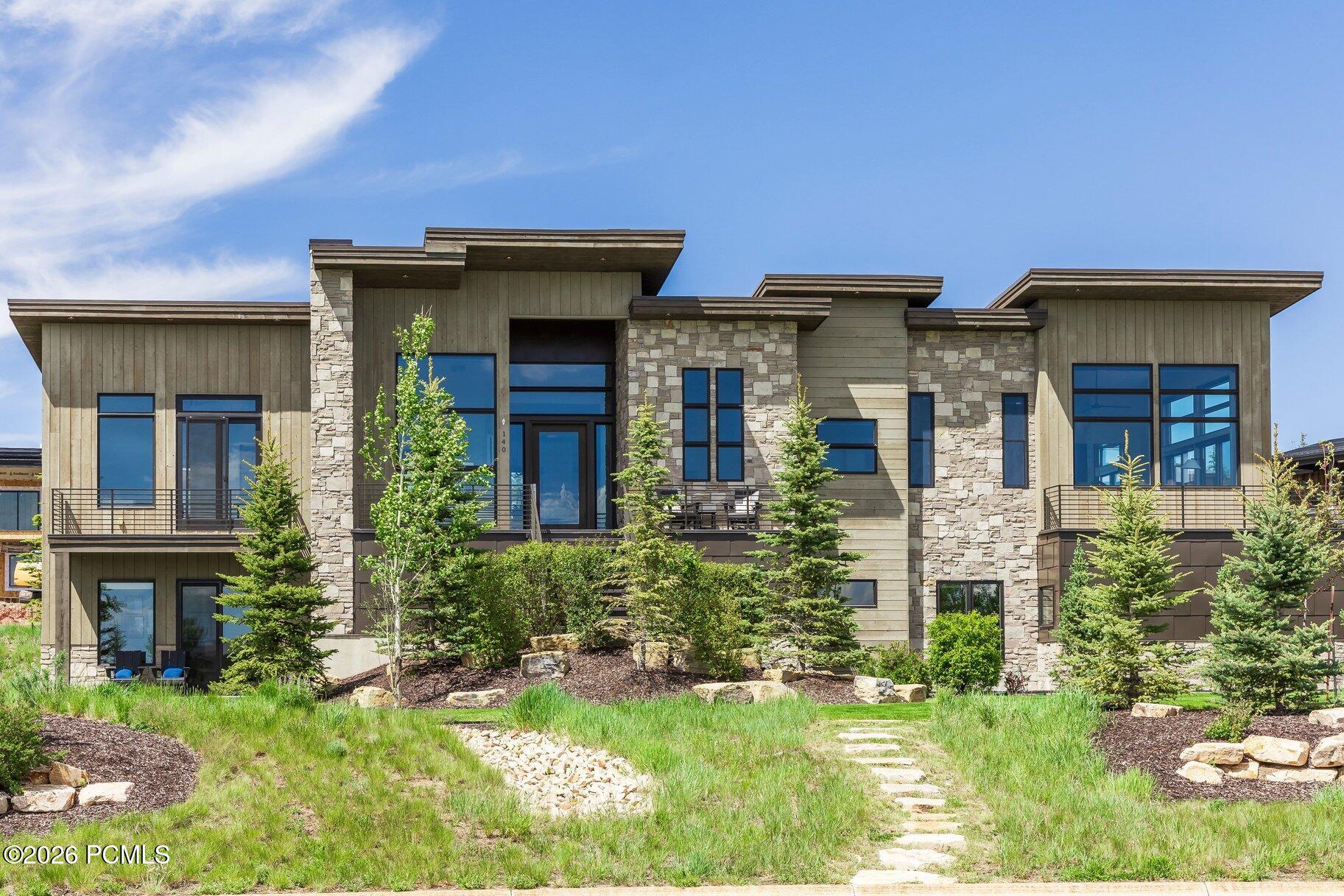 140 W Vista Ridge Road