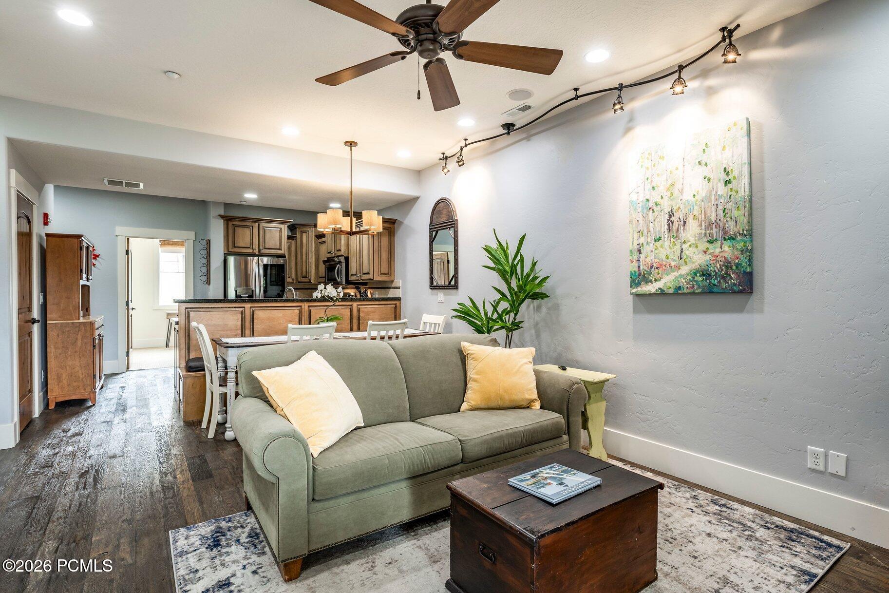 874 W Carving Edge Court
