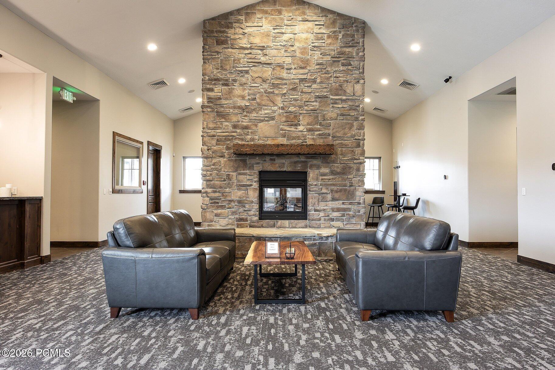 874 W Carving Edge Court