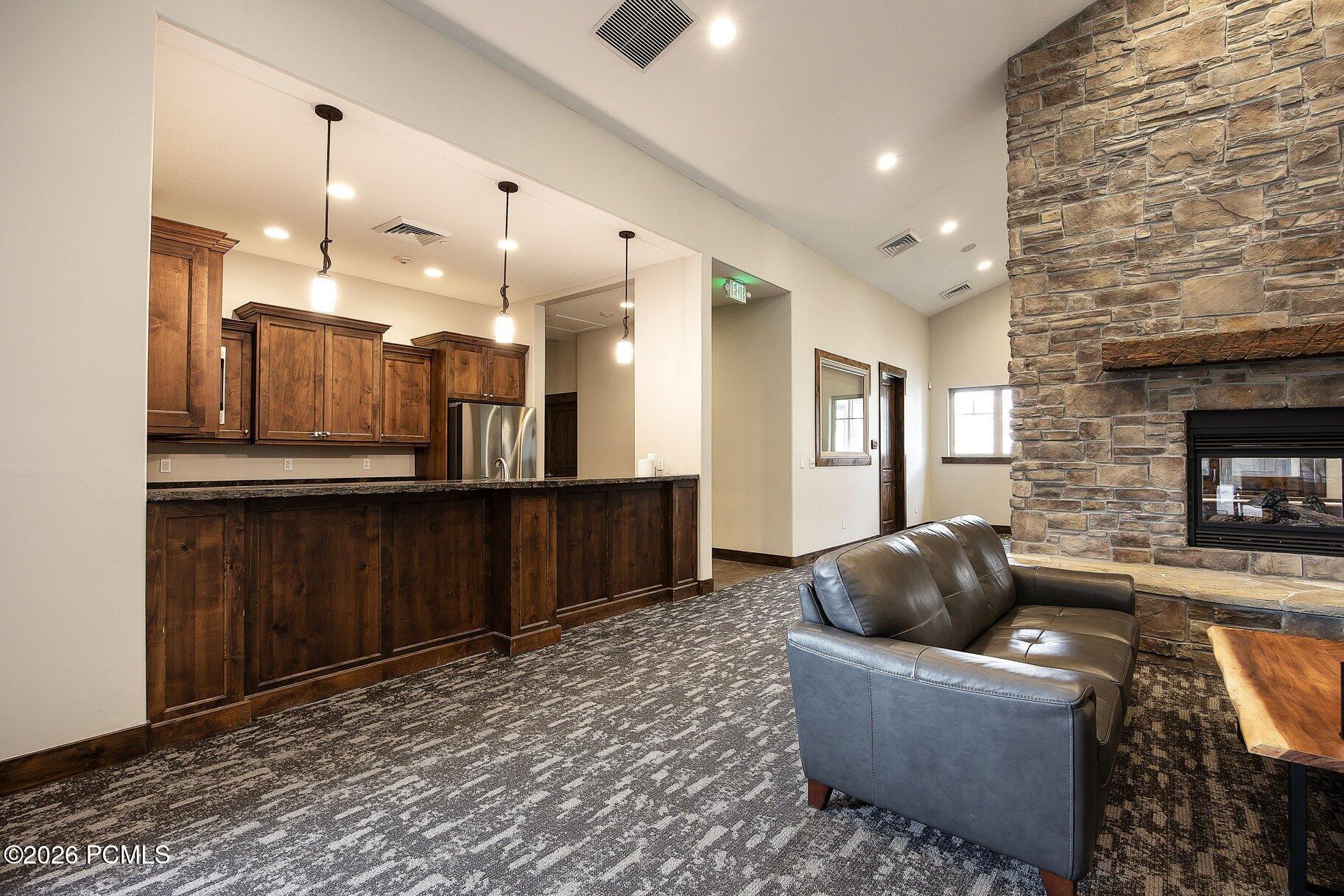 874 W Carving Edge Court